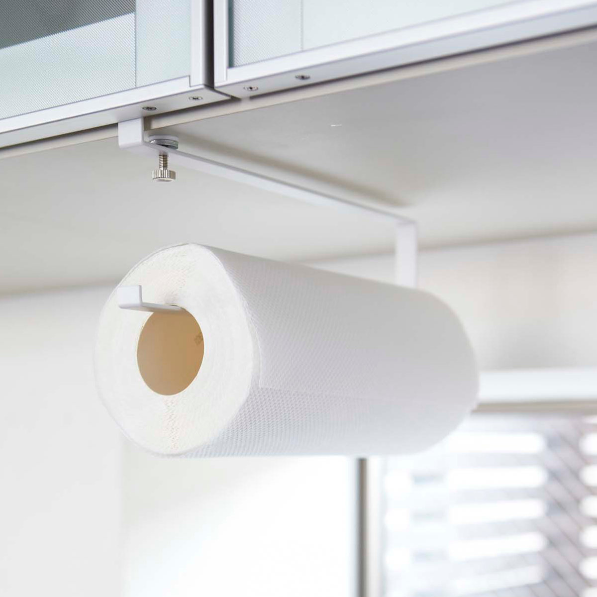 山崎実業 Plate 戸棚下キッチンペーパーホルダー プレート ホワイト ( 4903208024402 プレートシリーズ キッチンペーパーホルダー 戸棚下 ペーパーホルダー ロールペーパー タオルハンガー 差し込み 吊り戸棚 吊戸棚 )