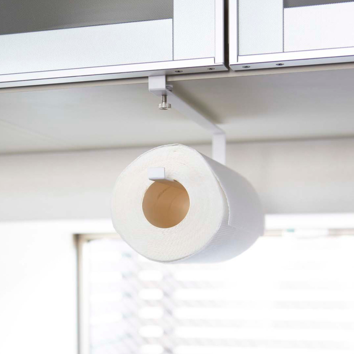 山崎実業 Plate 戸棚下キッチンペーパーホルダー プレート ホワイト ( 4903208024402 プレートシリーズ キッチンペーパーホルダー 戸棚下 ペーパーホルダー ロールペーパー タオルハンガー 差し込み 吊り戸棚 吊戸棚 )