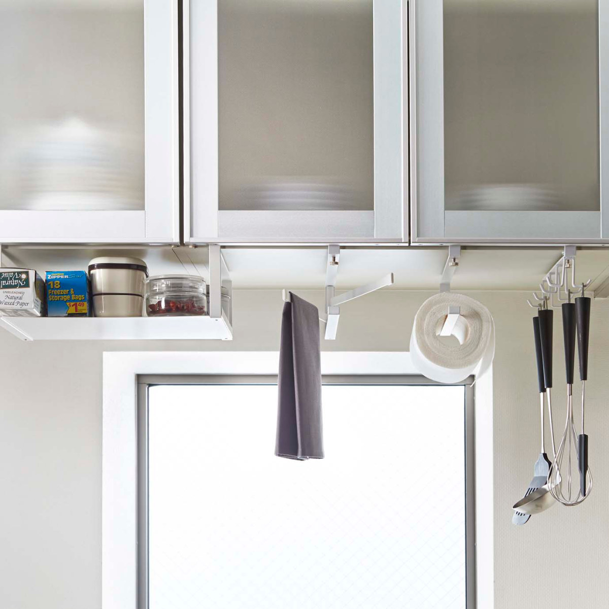 山崎実業 Plate 戸棚下キッチンペーパーホルダー プレート ホワイト ( 4903208024402 プレートシリーズ キッチンペーパーホルダー 戸棚下 ペーパーホルダー ロールペーパー タオルハンガー 差し込み 吊り戸棚 吊戸棚 )