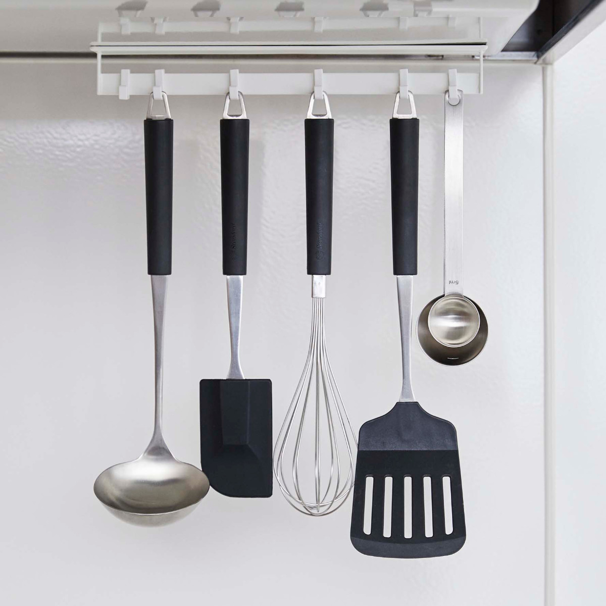 山崎実業 Plate マグネットレンジフードフック プレート ホワイト ( 4903208048415 プレートシリーズ フック レンジフード マグネット マグネット式フック 磁石 キッチンツール収納 吊り下げ収納 キッチンツールフック キ )