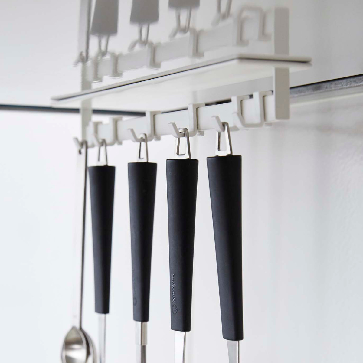 山崎実業 Plate マグネットレンジフードフック プレート ホワイト ( 4903208048415 プレートシリーズ フック レンジフード マグネット マグネット式フック 磁石 キッチンツール収納 吊り下げ収納 キッチンツールフック キ )