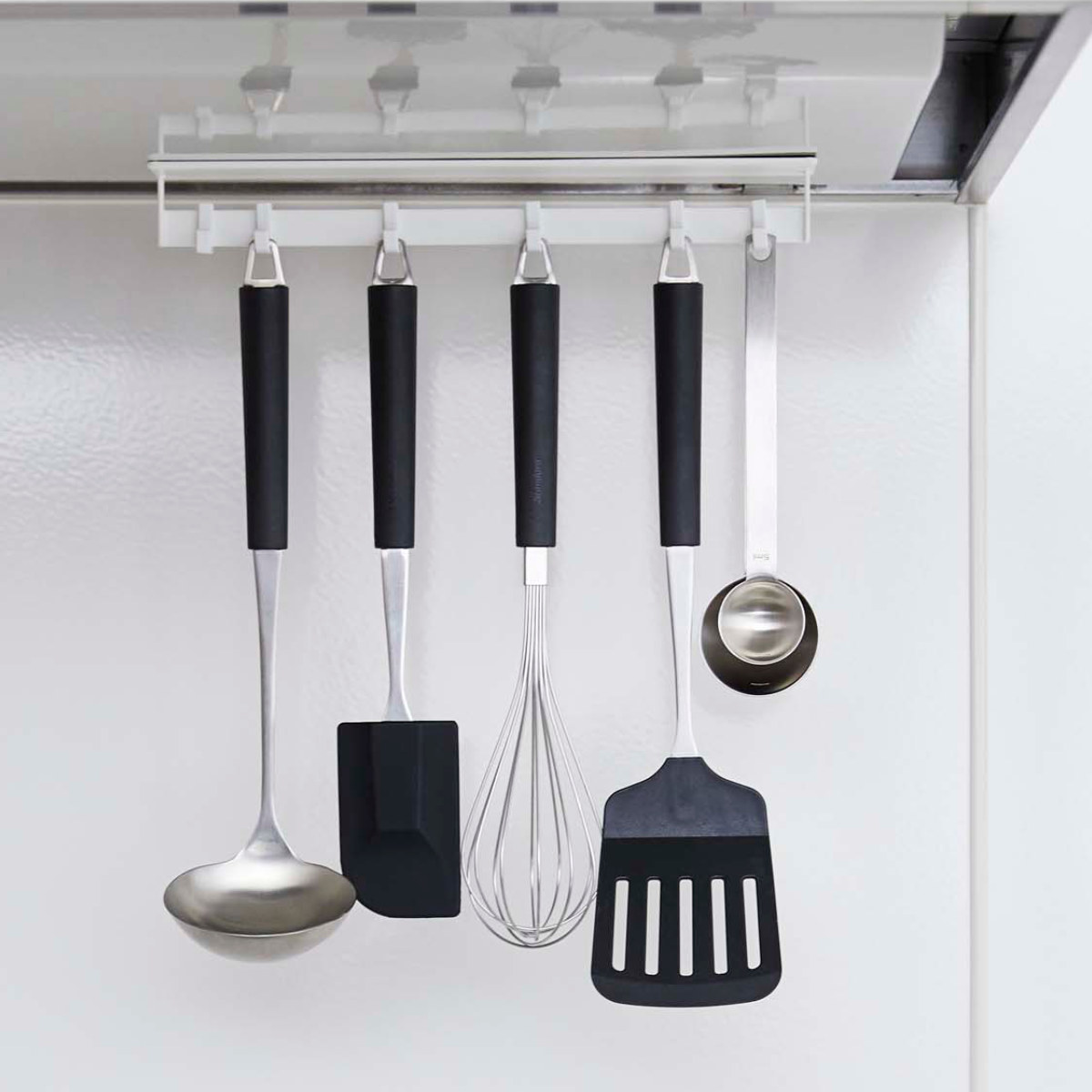 山崎実業 Plate マグネットレンジフードフック プレート ホワイト ( 4903208048415 プレートシリーズ フック レンジフード マグネット マグネット式フック 磁石 キッチンツール収納 吊り下げ収納 キッチンツールフック キ )