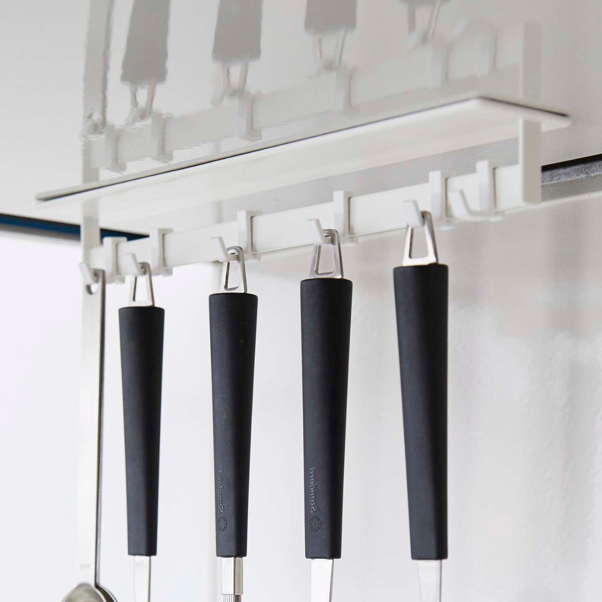 山崎実業 Plate マグネットレンジフードフック プレート ホワイト ( 4903208048415 プレートシリーズ フック レンジフード マグネット マグネット式フック 磁石 キッチンツール収納 吊り下げ収納 キッチンツールフック キ )