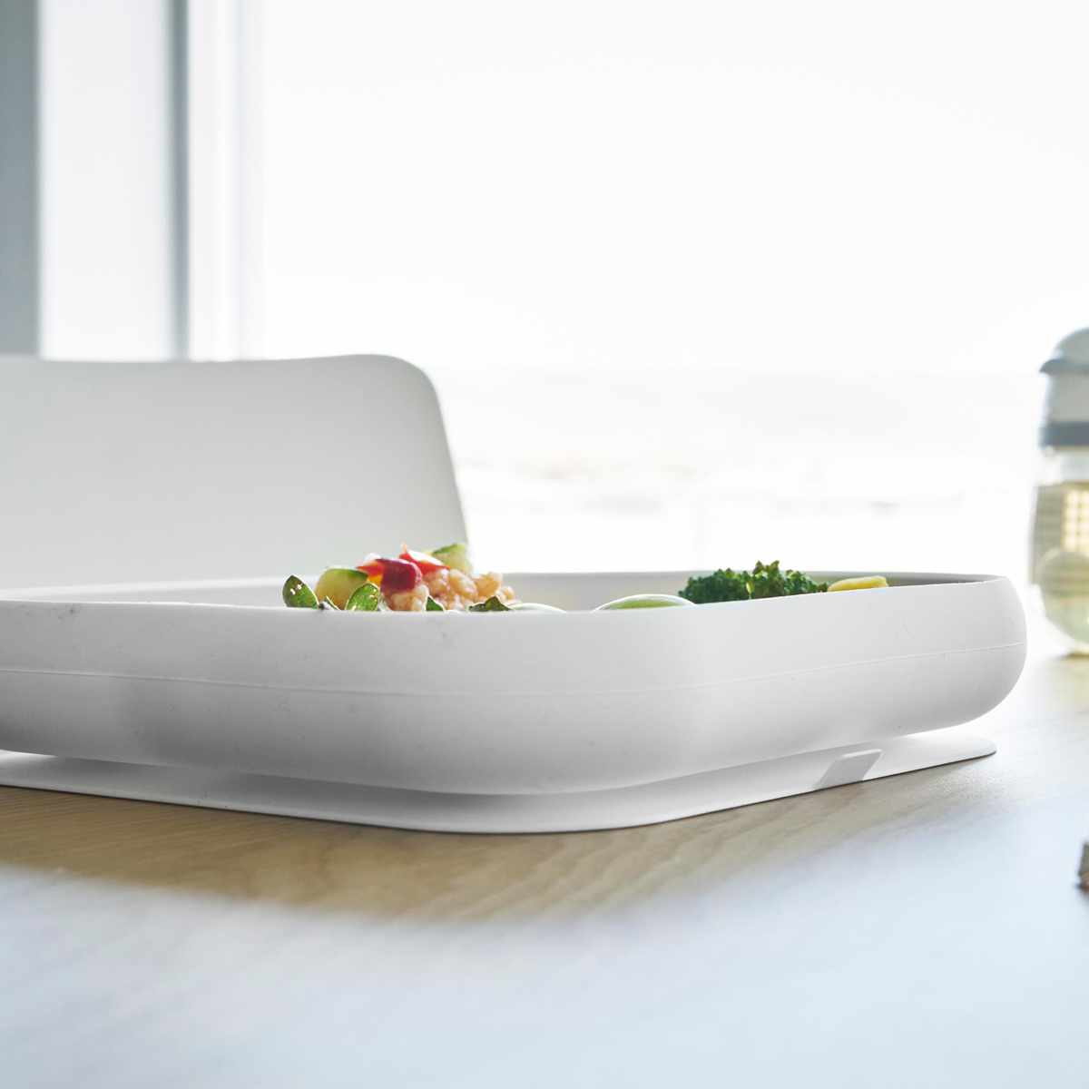 山崎実業 tower 吸盤付きシリコーンベビーフードトレー タワー ( 4903208100496 タワーシリーズ 吸盤付き シリコーンベビーフードトレー 食洗機対応 吸盤フードトレー ズレない 食べやすい 電子レンジ対応 ) 【ブラック】 ブラック