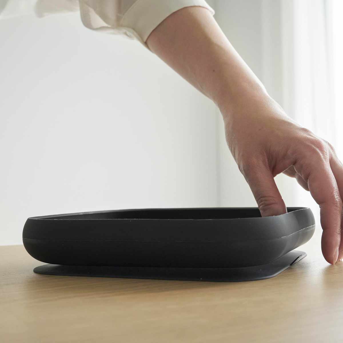 山崎実業 tower 吸盤付きシリコーンベビーフードトレー タワー ( 4903208100496 タワーシリーズ 吸盤付き シリコーンベビーフードトレー 食洗機対応 吸盤フードトレー ズレない 食べやすい 電子レンジ対応 ) 【ブラック】 ブラック