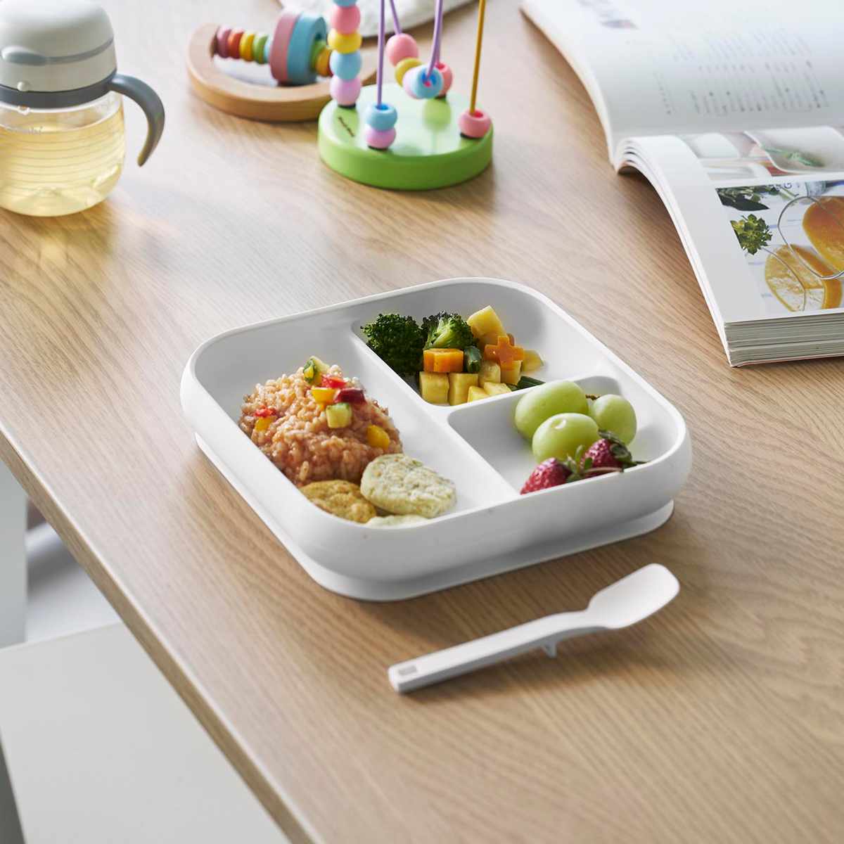 山崎実業 tower 吸盤付きシリコーンベビーフードトレー タワー ( 4903208100496 タワーシリーズ 吸盤付き シリコーンベビーフードトレー 食洗機対応 吸盤フードトレー ズレない 食べやすい 電子レンジ対応 ) 【ブラック】 ブラック