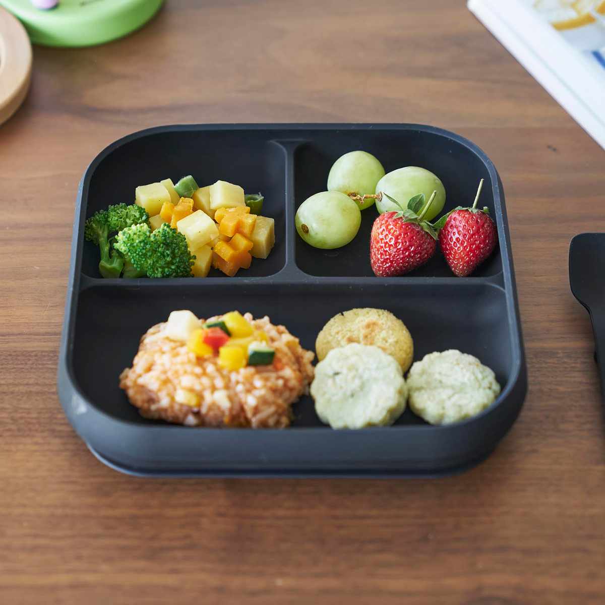 山崎実業 tower 吸盤付きシリコーンベビーフードトレー タワー ( 4903208100496 タワーシリーズ 吸盤付き シリコーンベビーフードトレー 食洗機対応 吸盤フードトレー ズレない 食べやすい 電子レンジ対応 ) 【ブラック】 ブラック