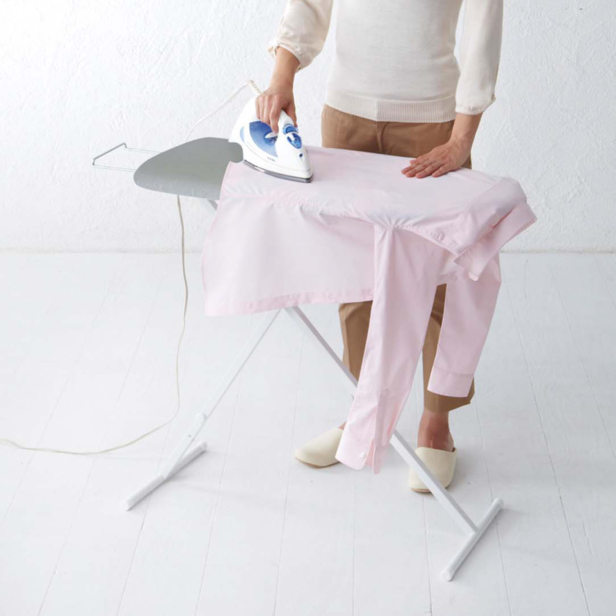 山崎実業 スタンド式スッキリプレス アルミコート ( 4903208026918 アイロン台 スチームアイロン スチールメッシュ アルミコーティング加工 アイロン 台 作業台 スタンド )