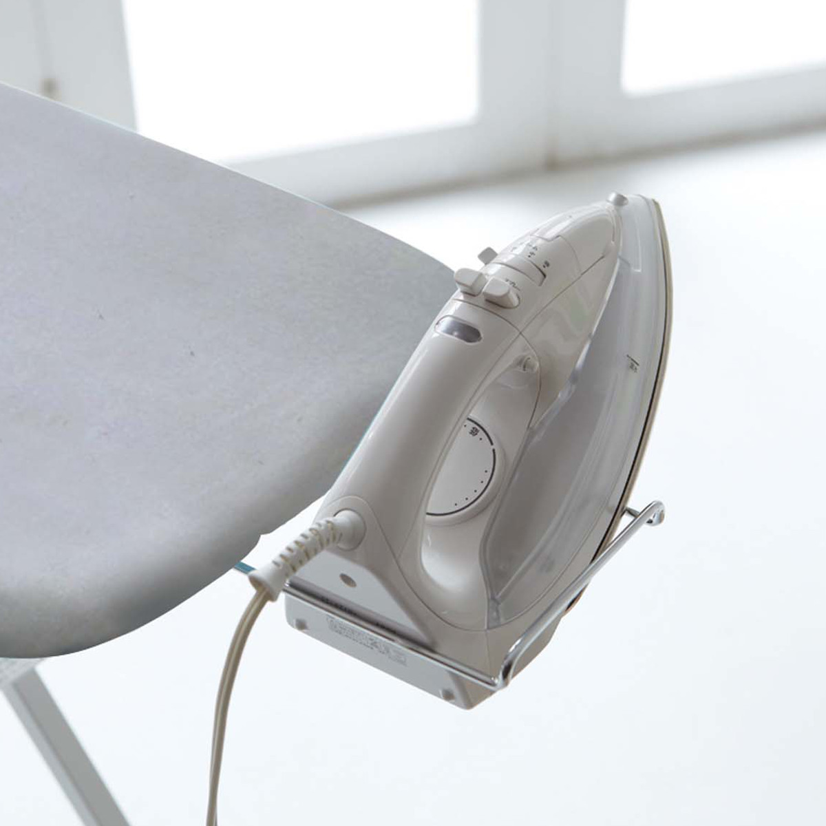 山崎実業 スタンド式スッキリプレス アルミコート ( 4903208026918 アイロン台 スチームアイロン スチールメッシュ アルミコーティング加工 アイロン 台 作業台 スタンド )