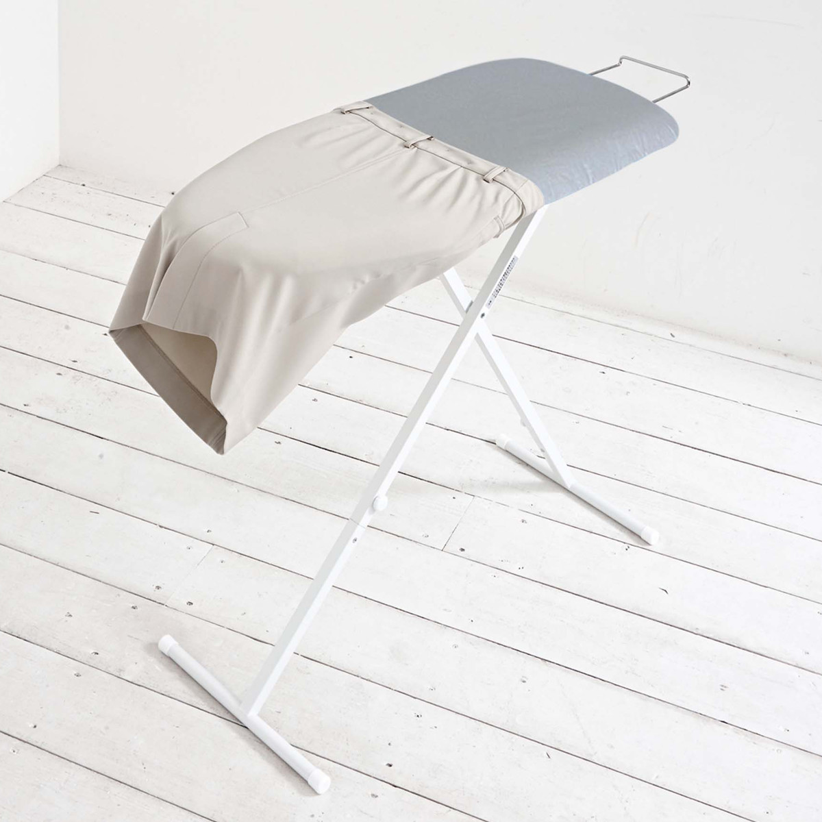 山崎実業 スタンド式スッキリプレス アルミコート ( 4903208026918 アイロン台 スチームアイロン スチールメッシュ アルミコーティング加工 アイロン 台 作業台 スタンド )