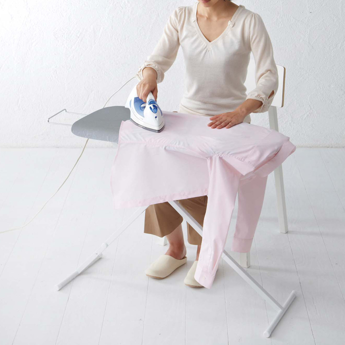 山崎実業 スタンド式スッキリプレス アルミコート ( 4903208026918 アイロン台 スチームアイロン スチールメッシュ アルミコーティング加工 アイロン 台 作業台 スタンド )