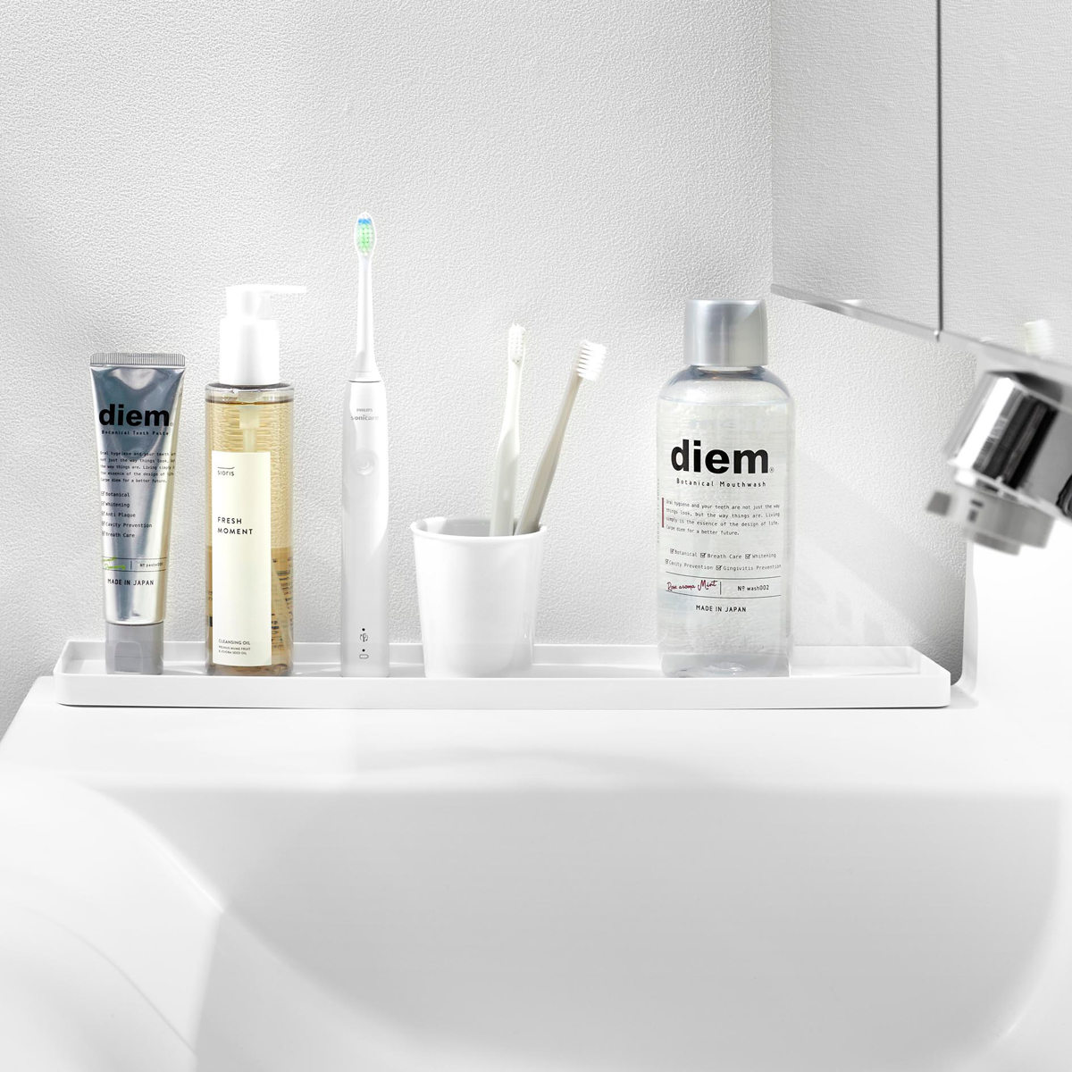 山崎実業 tower 洗面台横隙間トレー タワー ( 4903208101356 タワーシリーズ 洗面台横収納 台 隙間収納 ちょい置き トレー トレイ 洗面 すき間 ちょい置きトレー 差し込み 差し込むだけ 洗面所 ストッパー付き ) 【ブラック】 ブラック