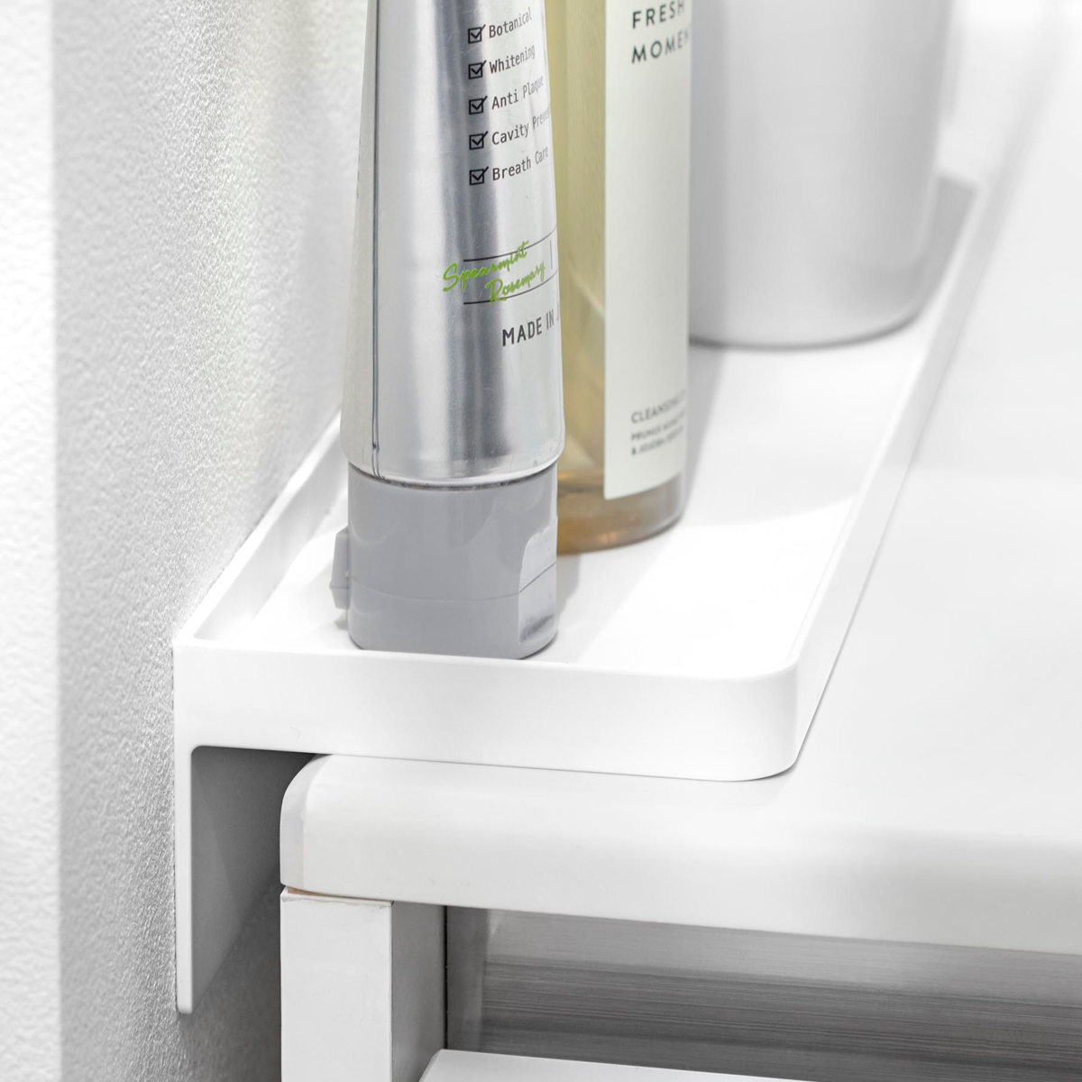 山崎実業 tower 洗面台横隙間トレー タワー ( 4903208101356 タワーシリーズ 洗面台横収納 台 隙間収納 ちょい置き トレー トレイ 洗面 すき間 ちょい置きトレー 差し込み 差し込むだけ 洗面所 ストッパー付き ) 【ブラック】 ブラック