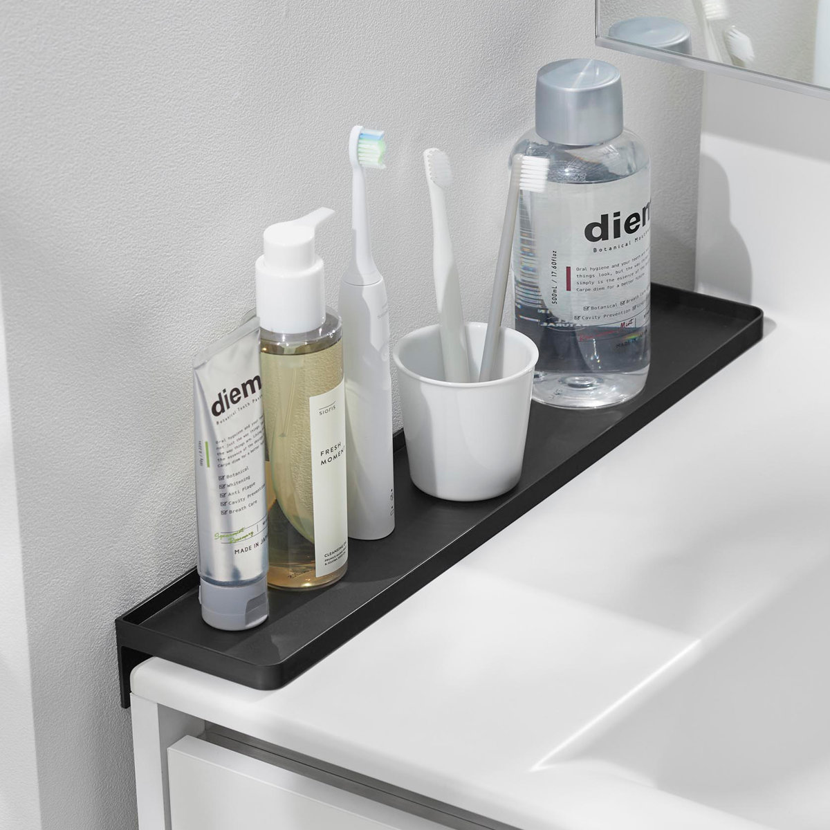 山崎実業 tower 洗面台横隙間トレー タワー ( 4903208101356 タワーシリーズ 洗面台横収納 台 隙間収納 ちょい置き トレー トレイ 洗面 すき間 ちょい置きトレー 差し込み 差し込むだけ 洗面所 ストッパー付き ) 【ブラック】 ブラック