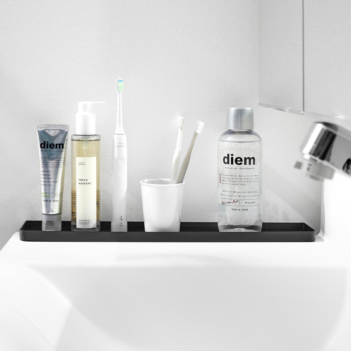 山崎実業 tower 洗面台横隙間トレー タワー ( 4903208101356 タワーシリーズ 洗面台横収納 台 隙間収納 ちょい置き トレー トレイ 洗面 すき間 ちょい置きトレー 差し込み 差し込むだけ 洗面所 ストッパー付き ) 【ブラック】 ブラック