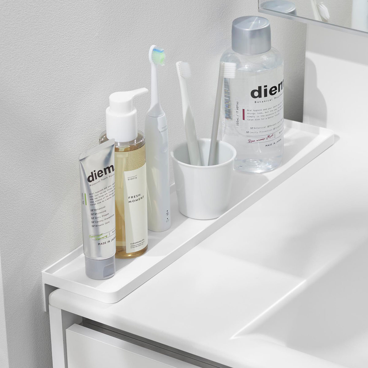 山崎実業 tower 洗面台横隙間トレー タワー ( 4903208101356 タワーシリーズ 洗面台横収納 台 隙間収納 ちょい置き トレー トレイ 洗面 すき間 ちょい置きトレー 差し込み 差し込むだけ 洗面所 ストッパー付き ) 【ブラック】 ブラック