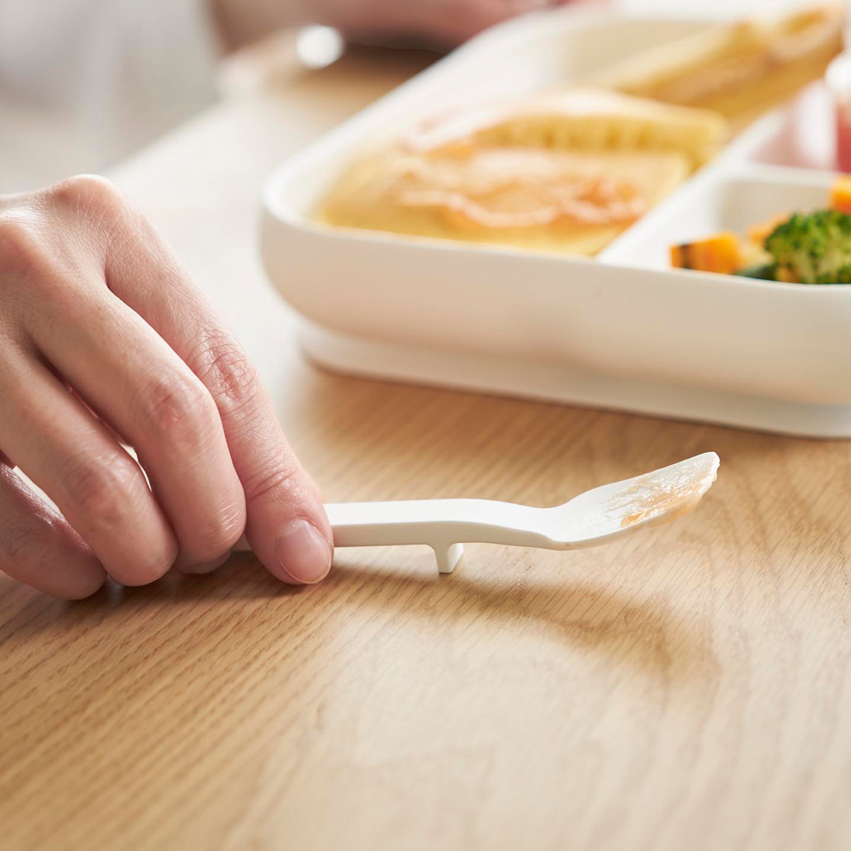 山崎実業 tower シリコーンスプーン タワー S ( 4903208100458 タワーシリーズ シリコンスプーン シリコン製スプーン 小さめ 食洗機対応 ジャムスプーン シリコーン ヘラ状 直置きにならない 先端が浮く ) 【ブラック】 ブラック