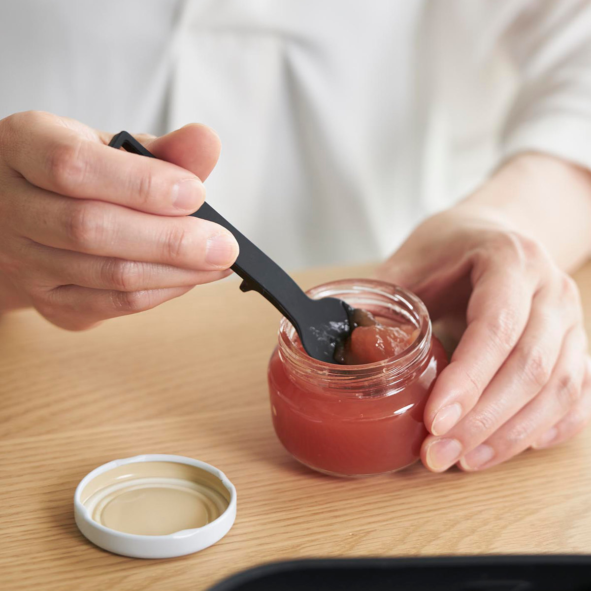 山崎実業 tower シリコーンスプーン タワー S ( 4903208100458 タワーシリーズ シリコンスプーン シリコン製スプーン 小さめ 食洗機対応 ジャムスプーン シリコーン ヘラ状 直置きにならない 先端が浮く ) 【ブラック】 ブラック