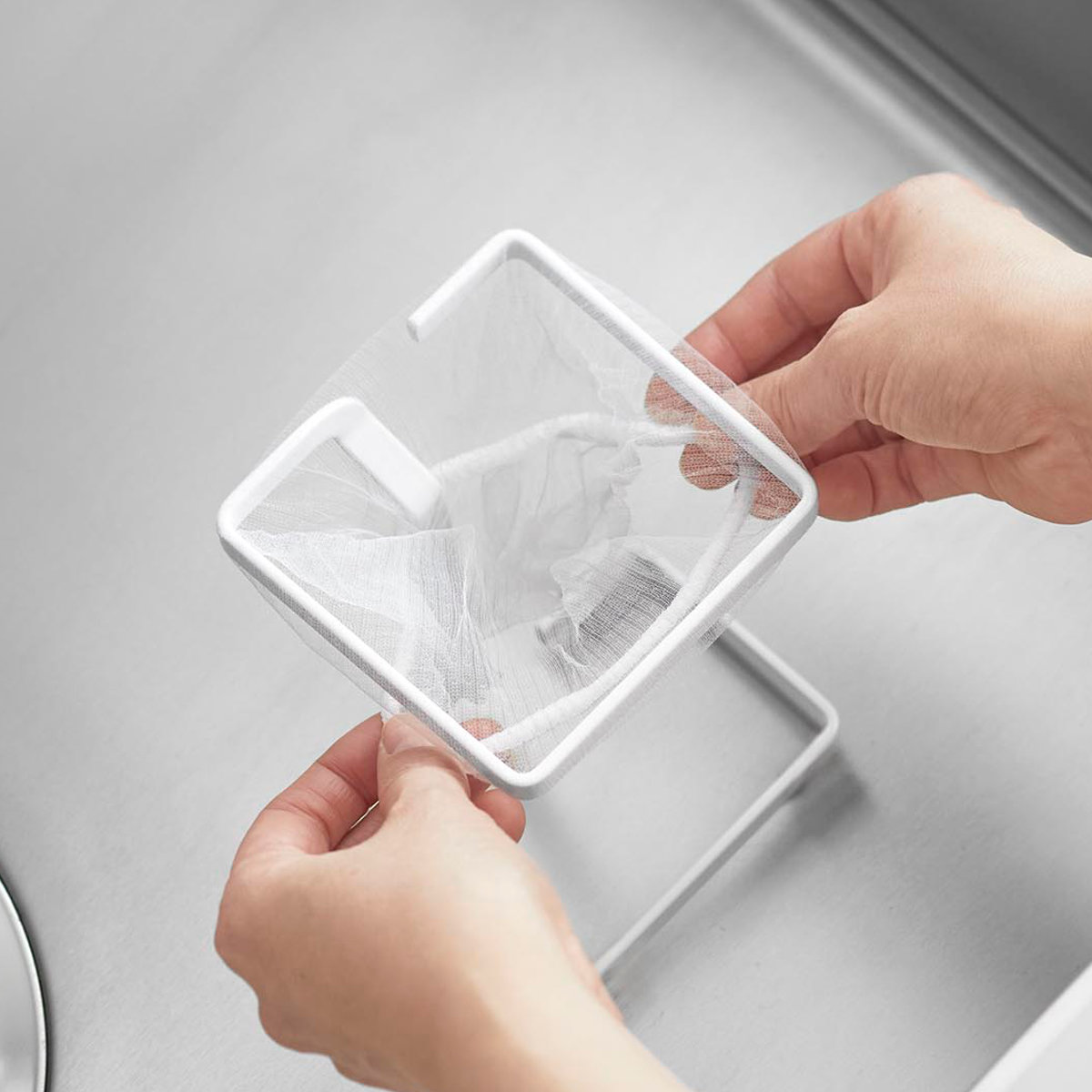 山崎実業 tower コーナーに置ける水切りネットホルダー タワー スクエア ( 4903208102056 タワーシリーズ 水切りネットホルダー 四角 コーナーに置ける 水切りネット ホルダー コーナー コンパクト シンク コーナーラック ) 【ホワイト】 ホワイト