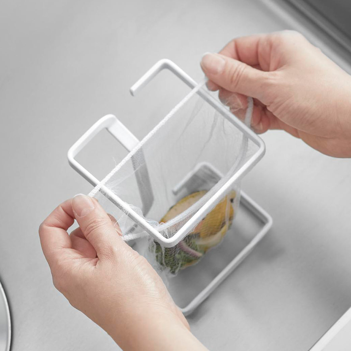 山崎実業 tower コーナーに置ける水切りネットホルダー タワー スクエア ( 4903208102056 タワーシリーズ 水切りネットホルダー 四角 コーナーに置ける 水切りネット ホルダー コーナー コンパクト シンク コーナーラック ) 【ホワイト】 ホワイト