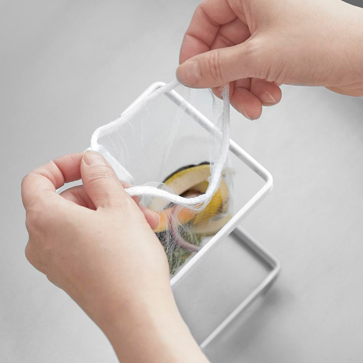 山崎実業 tower コーナーに置ける水切りネットホルダー タワー スクエア ( 4903208102056 タワーシリーズ 水切りネットホルダー 四角 コーナーに置ける 水切りネット ホルダー コーナー コンパクト シンク コーナーラック ) 【ホワイト】 ホワイト