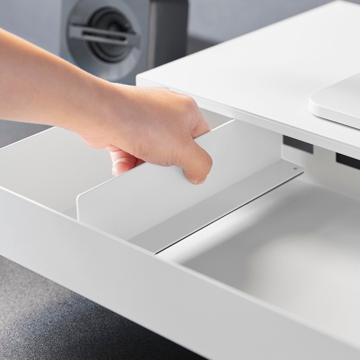 山崎実業 tower ゲームコントローラーも入る引き出し付きモニター台 タワー ( 4903208101875 タワーシリーズ モニター台 引出し付き ゲームコントローラー モニタースタンド ゲーム コントローラー ) 【ホワイト】 ホワイト