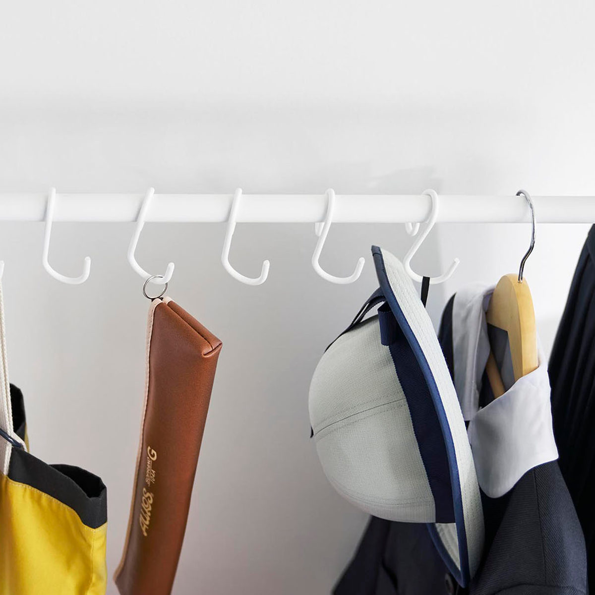 山崎実業 tower バッグ収納ラック タワー ( 4903208101578 タワーシリーズ バッグ収納 ラック 収納ラック バッグ カバン かばん 吊るす 吊り下げ ハンガーラック 鞄 スリム コンパクト ) 【ブラック】 ブラック