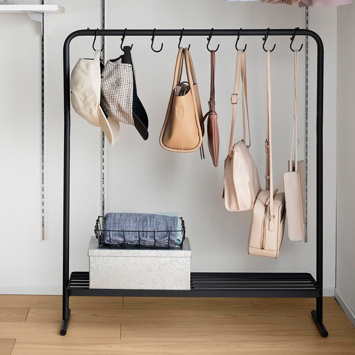山崎実業 tower バッグ収納ラック タワー ( 4903208101578 タワーシリーズ バッグ収納 ラック 収納ラック バッグ カバン かばん 吊るす 吊り下げ ハンガーラック 鞄 スリム コンパクト ) 【ブラック】 ブラック