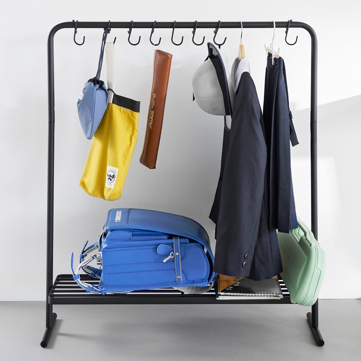 山崎実業 tower バッグ収納ラック タワー ( 4903208101578 タワーシリーズ バッグ収納 ラック 収納ラック バッグ カバン かばん 吊るす 吊り下げ ハンガーラック 鞄 スリム コンパクト ) 【ブラック】 ブラック