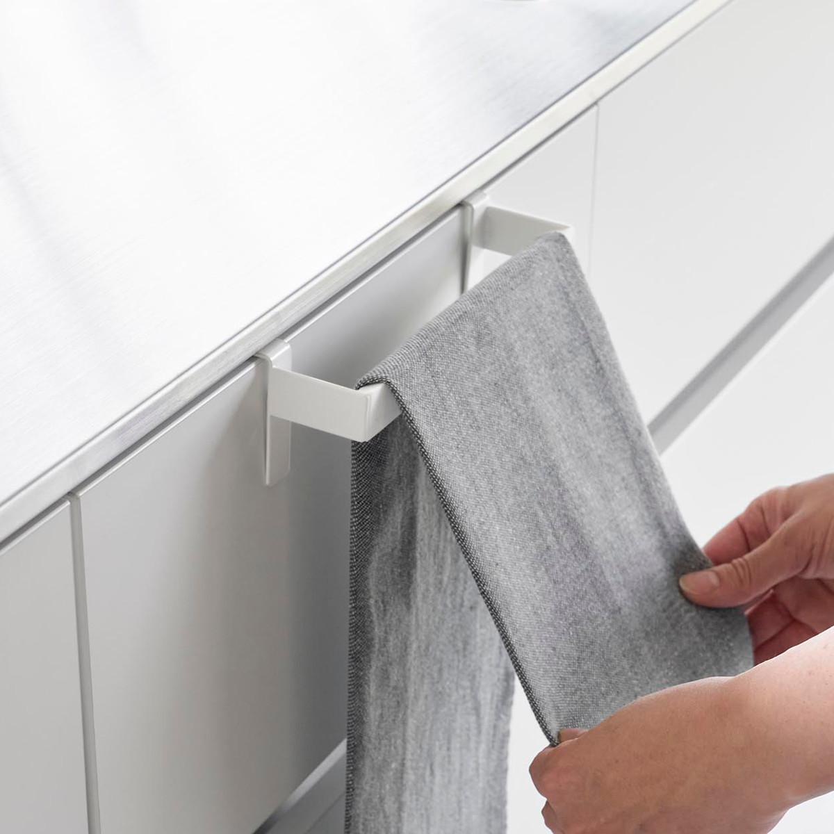 山崎実業 Plate 滑り落ち防止キッチンタオルハンガーバー プレート ( 4903208013499 プレートシリーズ キッチンタオルハンガーバー タオルバー 滑り落ち防止 キッチン タオルハンガーバー タオルハンガー バー タオル掛け )