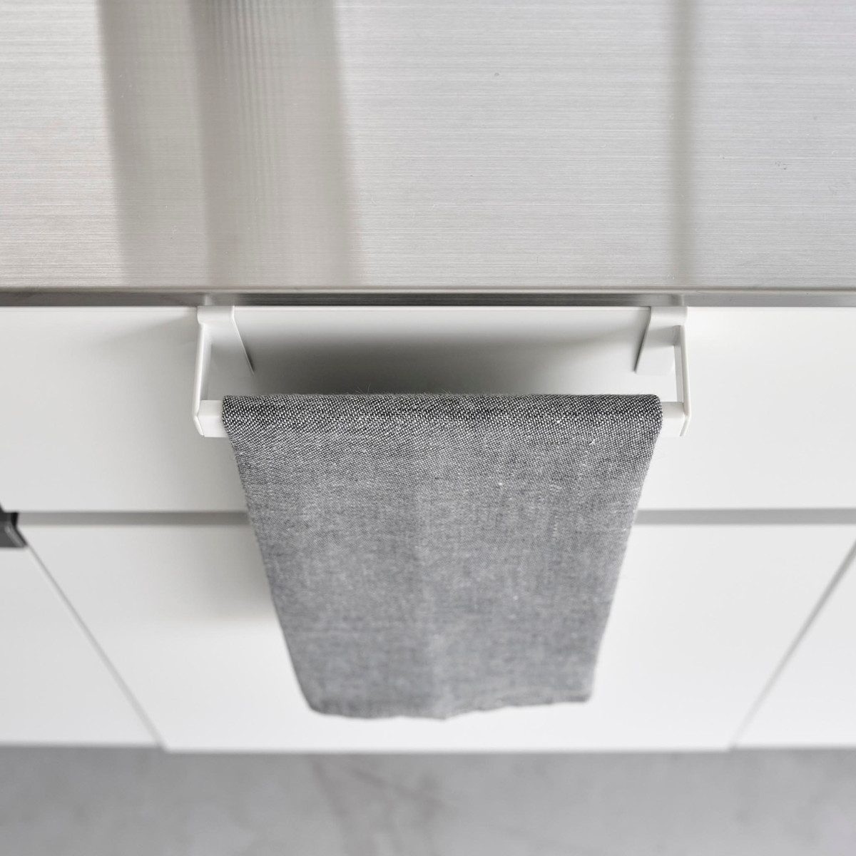 山崎実業 Plate 滑り落ち防止キッチンタオルハンガーバー プレート ( 4903208013499 プレートシリーズ キッチンタオルハンガーバー タオルバー 滑り落ち防止 キッチン タオルハンガーバー タオルハンガー バー タオル掛け )