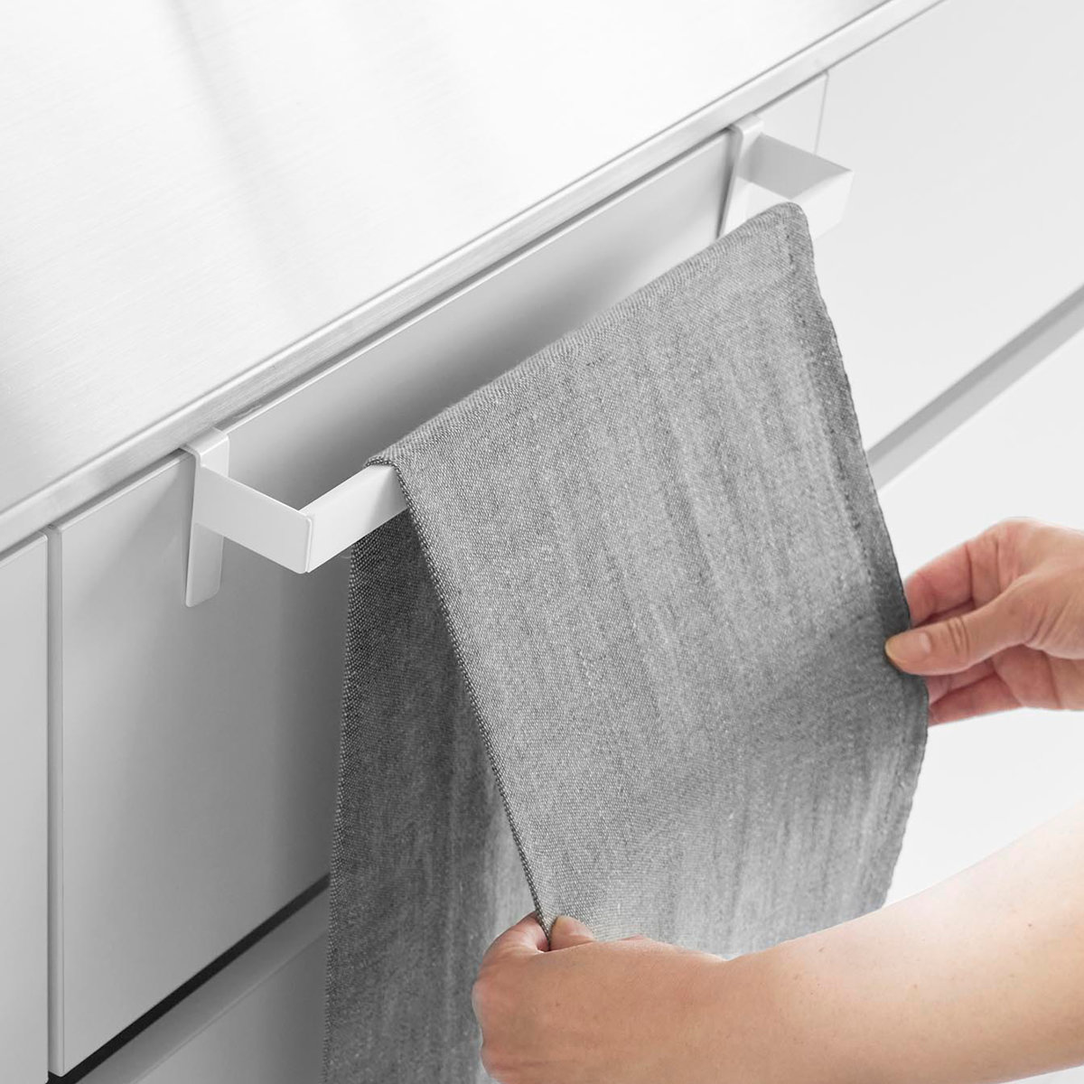 山崎実業 Plate 滑り落ち防止キッチンタオルハンガーバー プレート ワイド ( 4903208013505 プレートシリーズ キッチンタオルハンガーバー タオルバー 滑り落ち防止 キッチン タオルハンガーバー タオルハンガー バー タオル掛け )