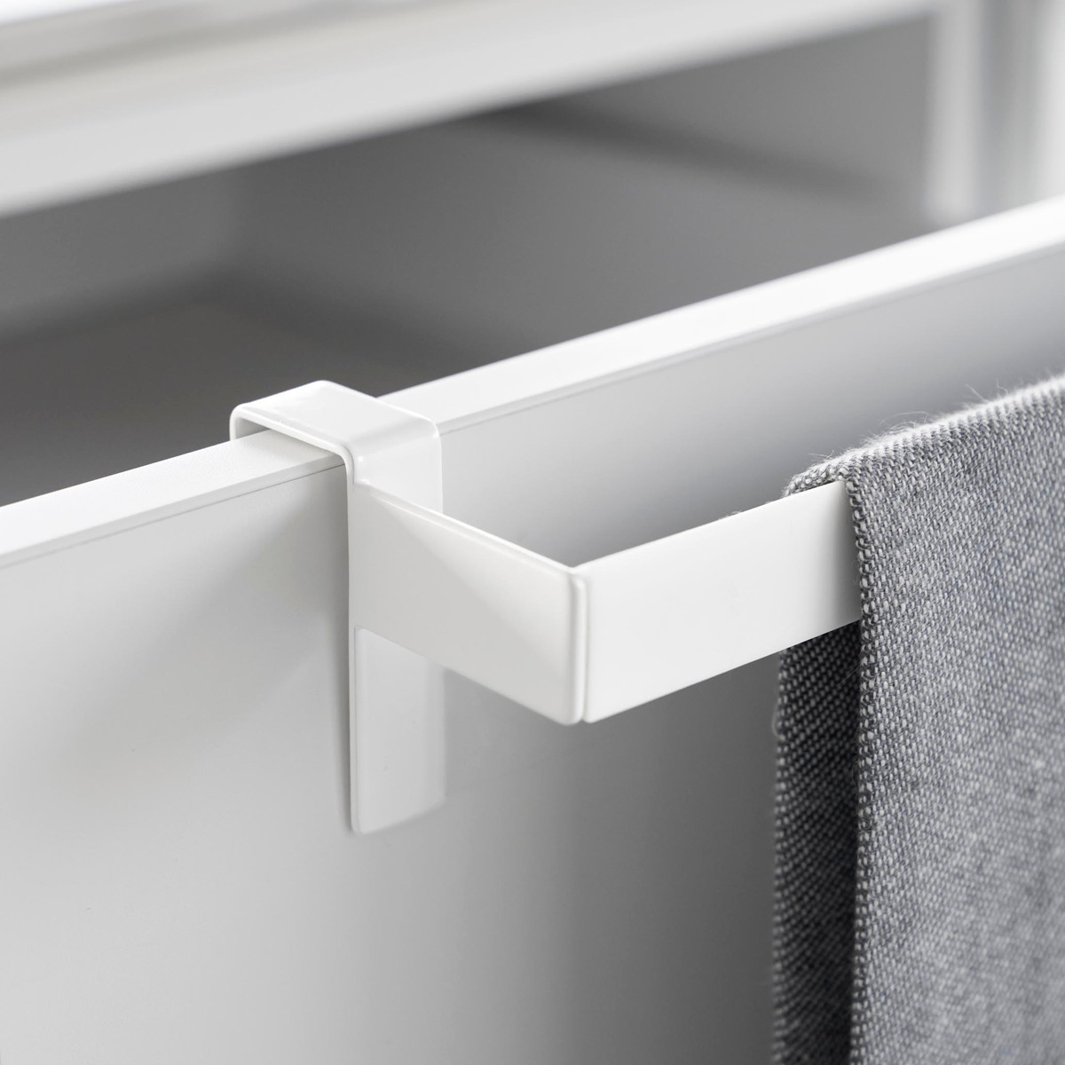 山崎実業 Plate 滑り落ち防止キッチンタオルハンガーバー プレート ワイド ( 4903208013505 プレートシリーズ キッチンタオルハンガーバー タオルバー 滑り落ち防止 キッチン タオルハンガーバー タオルハンガー バー タオル掛け )