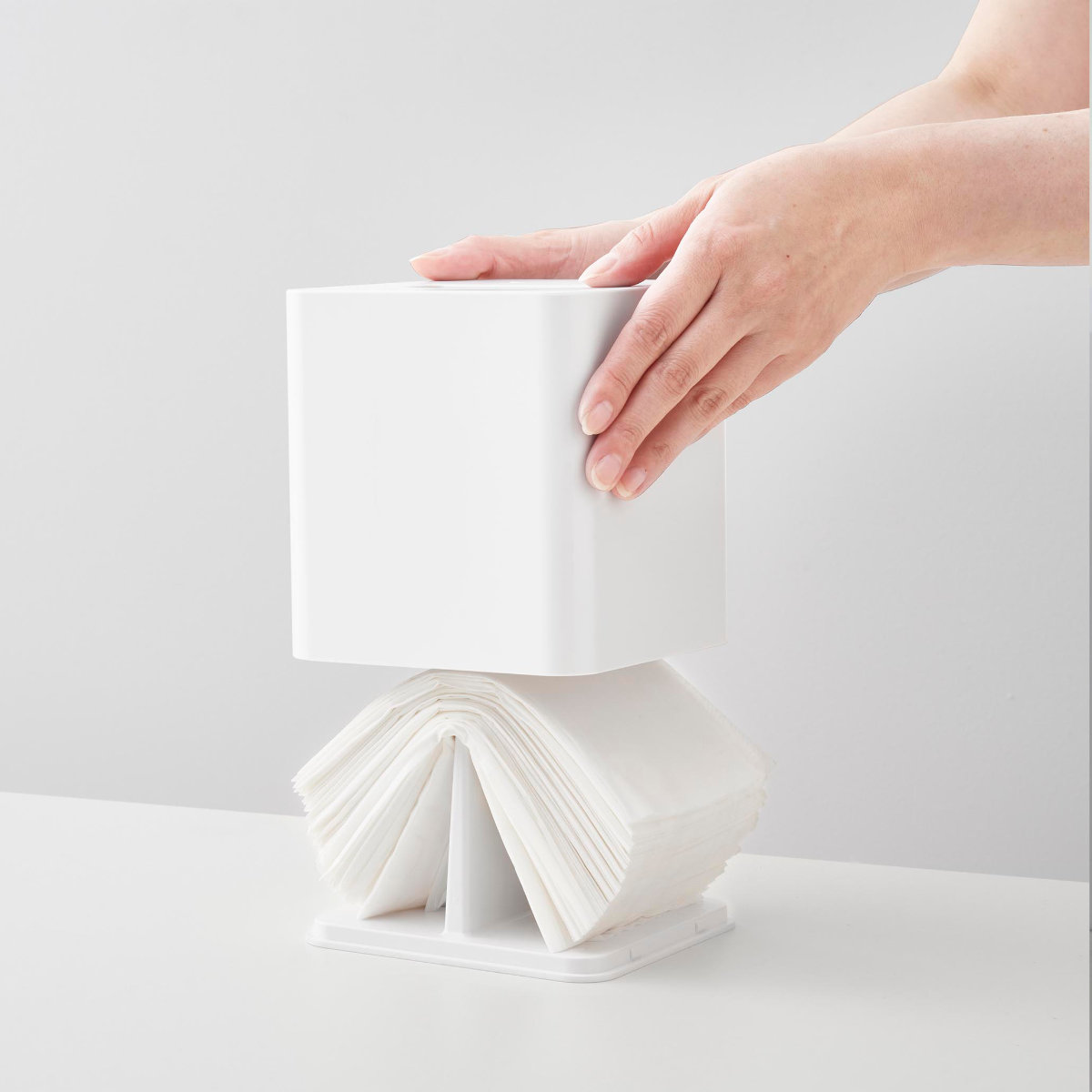 山崎実業 tower コンパクトティッシュケース スクエア タワー ( 4903208100540 タワーシリーズ コンパクト ティッシュケース ティッシュボックス ティッシュカバー ティッシュ スクエアティッシュケース 四角形 ) 【ブラック】 ブラック