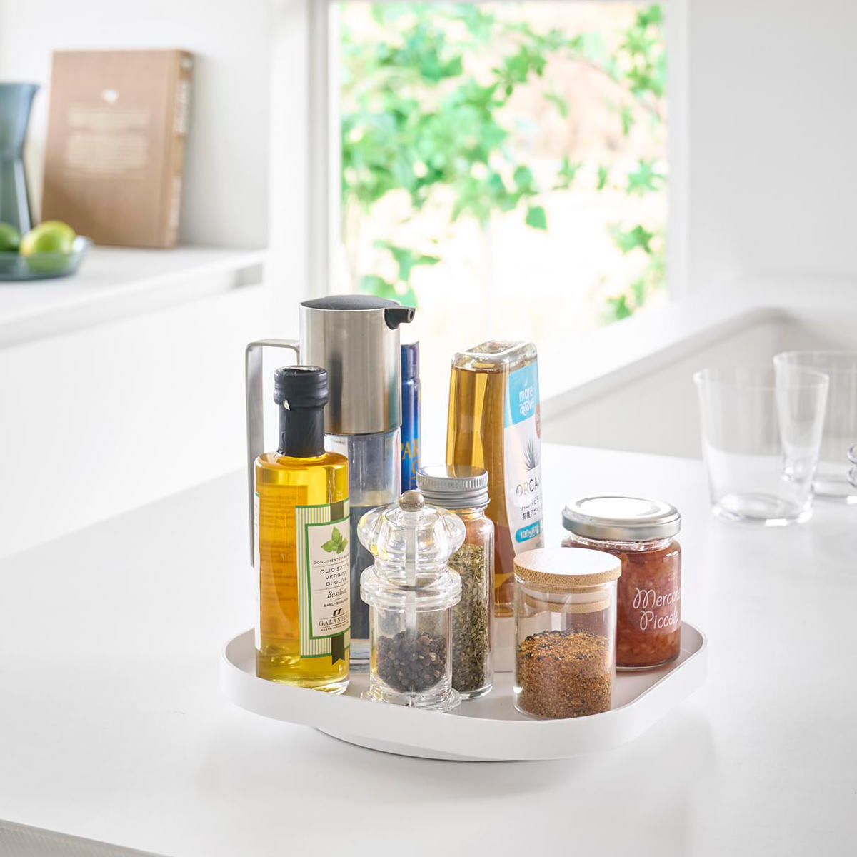 山崎実業 Plate 回転式収納トレー プレート ホワイト ( 4903208100786 プレートシリーズ 回転収納トレー スクエア型 トレイ トレー 収納トレー スクエアトレー 冷蔵庫 収納 回転 滑り止め付き 調味料収納 冷蔵庫トレー )