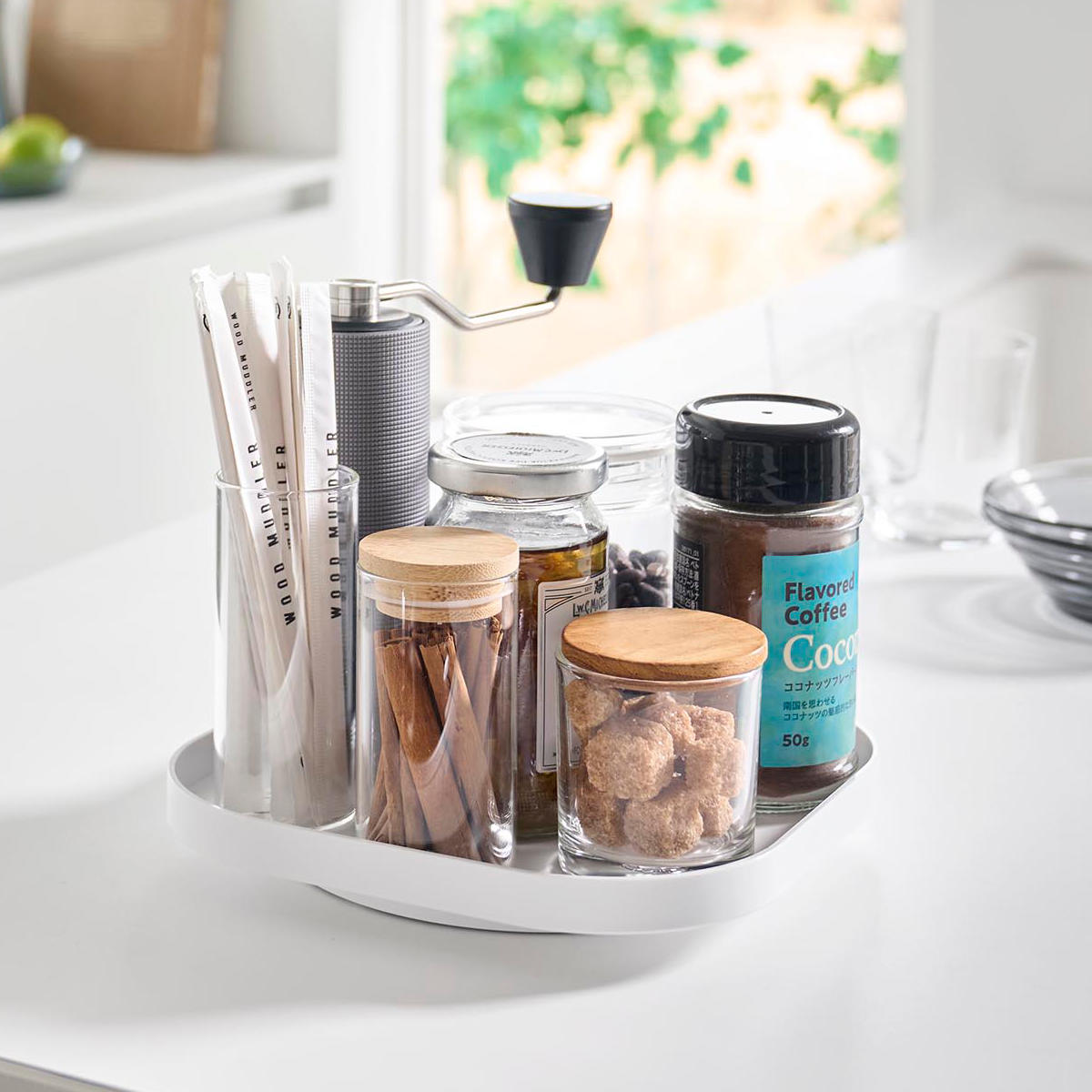 山崎実業 Plate 回転式収納トレー プレート ホワイト ( 4903208100786 プレートシリーズ 回転収納トレー スクエア型 トレイ トレー 収納トレー スクエアトレー 冷蔵庫 収納 回転 滑り止め付き 調味料収納 冷蔵庫トレー )