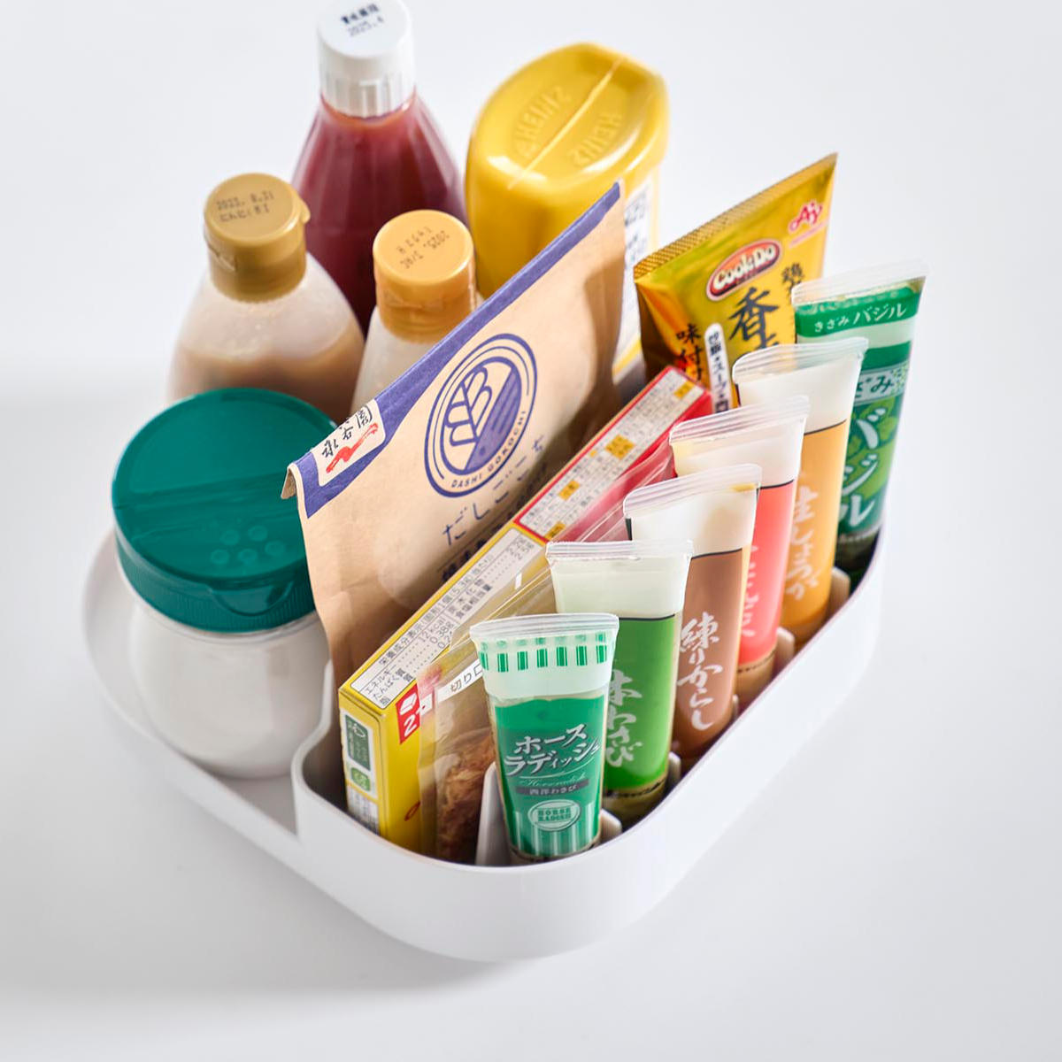 山崎実業 Plate 回転式仕切り付き収納トレー プレート ホワイト ( 4903208100793 プレートシリーズ 回転収納トレー トレイ トレー 仕切り付き 収納トレー 冷蔵庫 収納 回転 滑り止め付き 調味料収納 冷蔵庫トレー 仕切り 冷蔵庫中 )