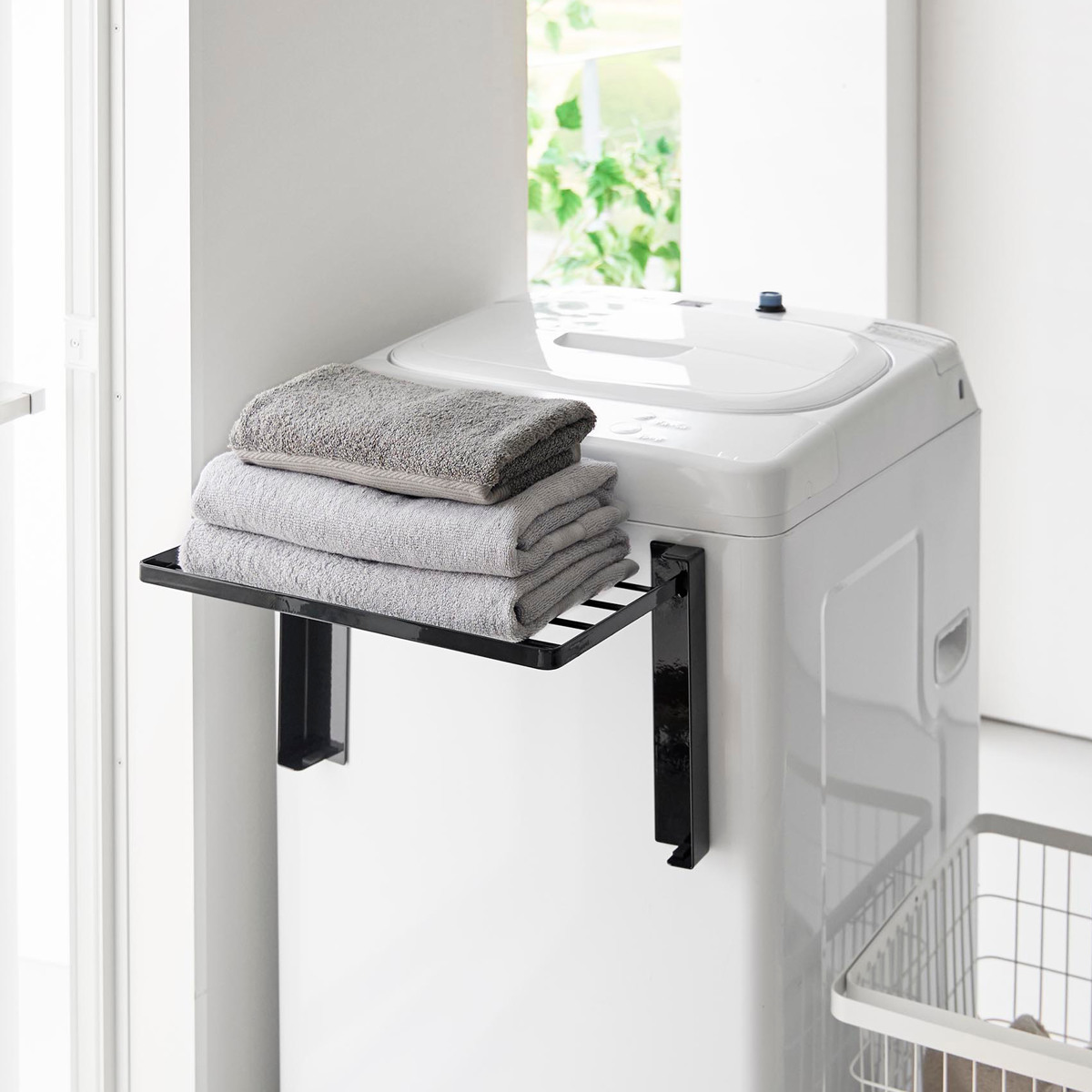 山崎実業 tower 使いやすい高さに開くマグネット洗濯機横折り畳み棚 タワー ( 4903208100199 タワーシリーズ 洗濯機横 折り畳み棚 マグネット ランドリー 一時置き 洗面所 磁石 有効活用 洗濯機 ラック ) 【ブラック】 ブラック