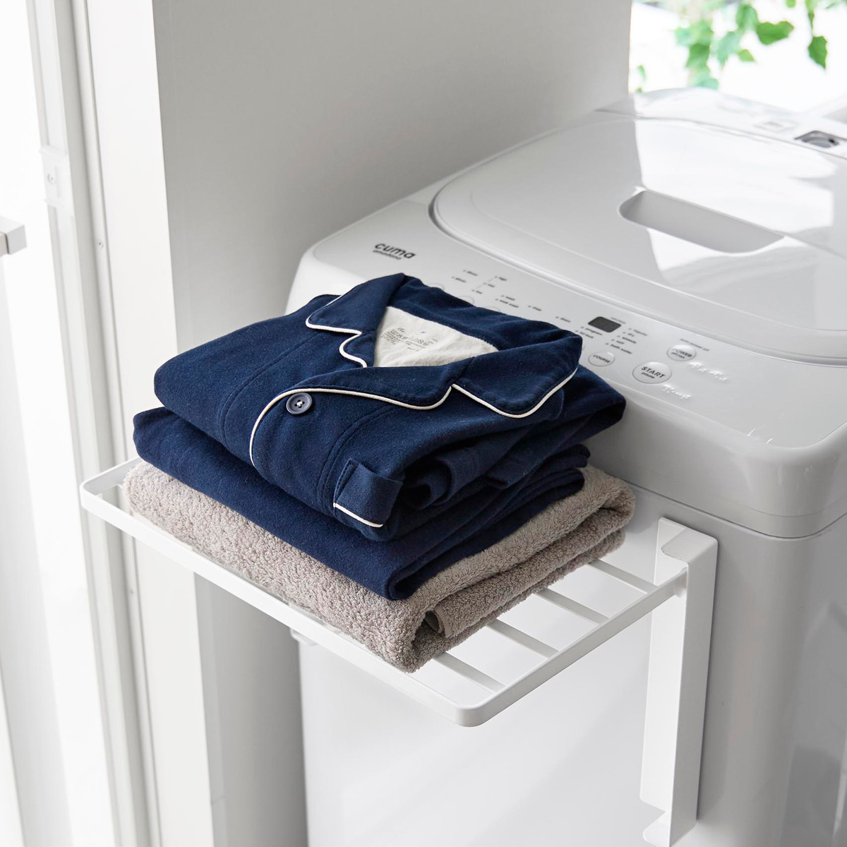 山崎実業 tower 使いやすい高さに開くマグネット洗濯機横折り畳み棚 タワー ( 4903208100199 タワーシリーズ 洗濯機横 折り畳み棚 マグネット ランドリー 一時置き 洗面所 磁石 有効活用 洗濯機 ラック ) 【ブラック】 ブラック