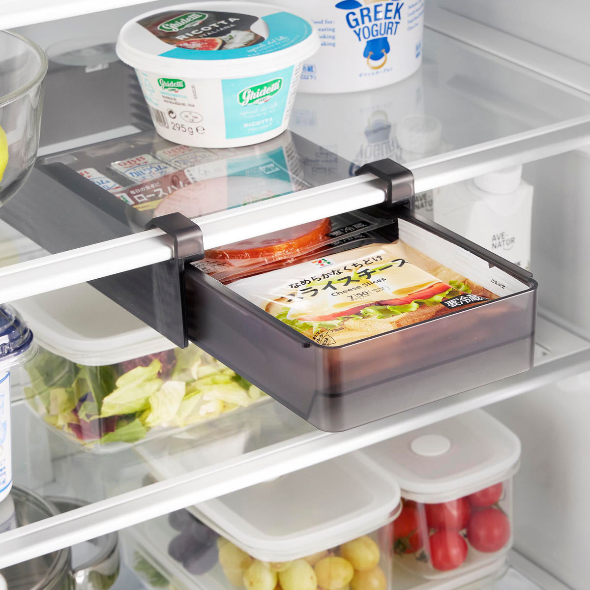 山崎実業 tower 冷蔵庫中棚下高さ調節ラック タワー S ( 4903208101066 タワーシリーズ ラック 冷蔵庫中 棚下収納ラック 高さ調節可能 冷蔵庫 棚下 高さ調節できる 収納ラック 冷蔵庫整理 引き出し式 吊り下げ 収納 ) 【ブラック】 ブラック