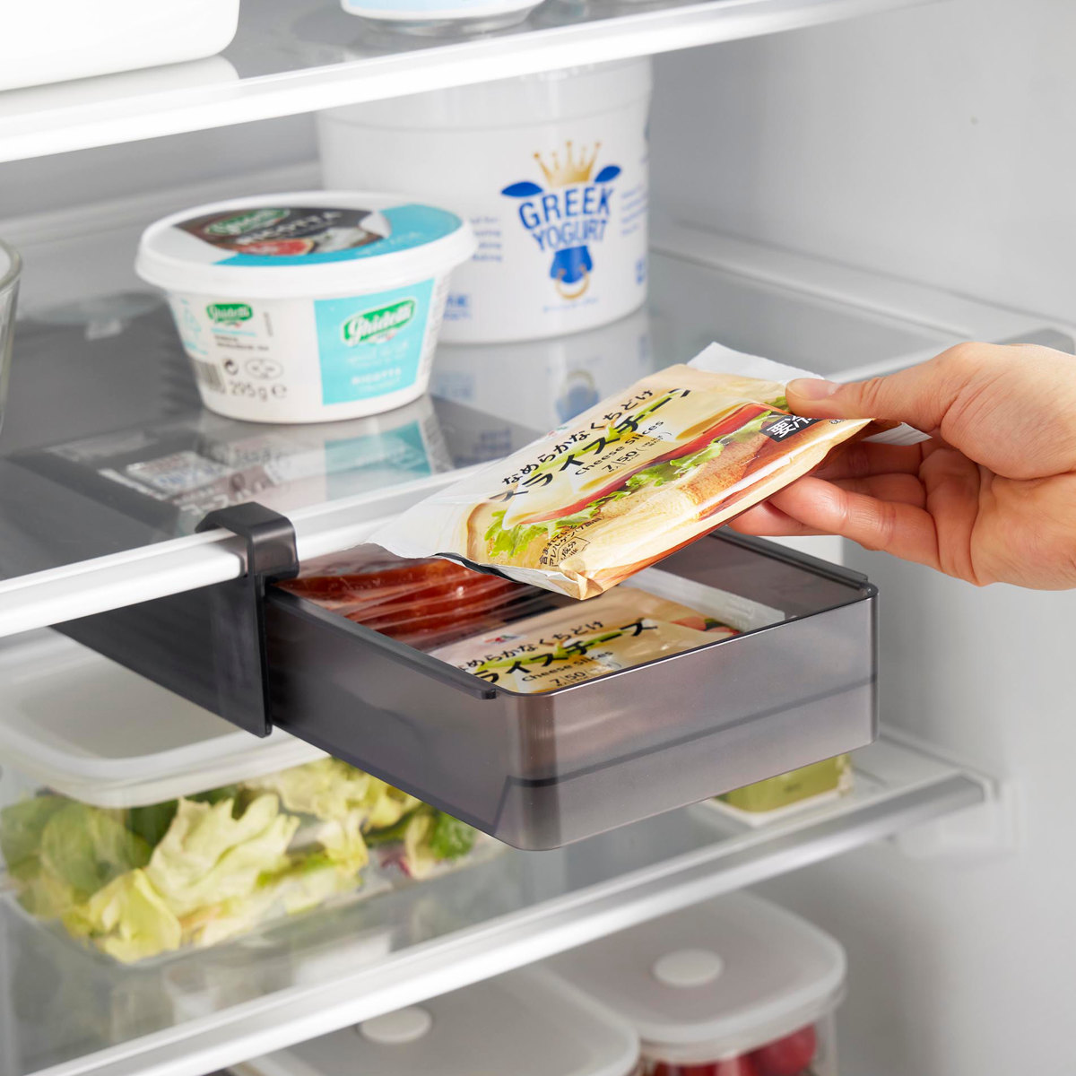 山崎実業 tower 冷蔵庫中棚下高さ調節ラック タワー S ( 4903208101066 タワーシリーズ ラック 冷蔵庫中 棚下収納ラック 高さ調節可能 冷蔵庫 棚下 高さ調節できる 収納ラック 冷蔵庫整理 引き出し式 吊り下げ 収納 ) 【ブラック】 ブラック