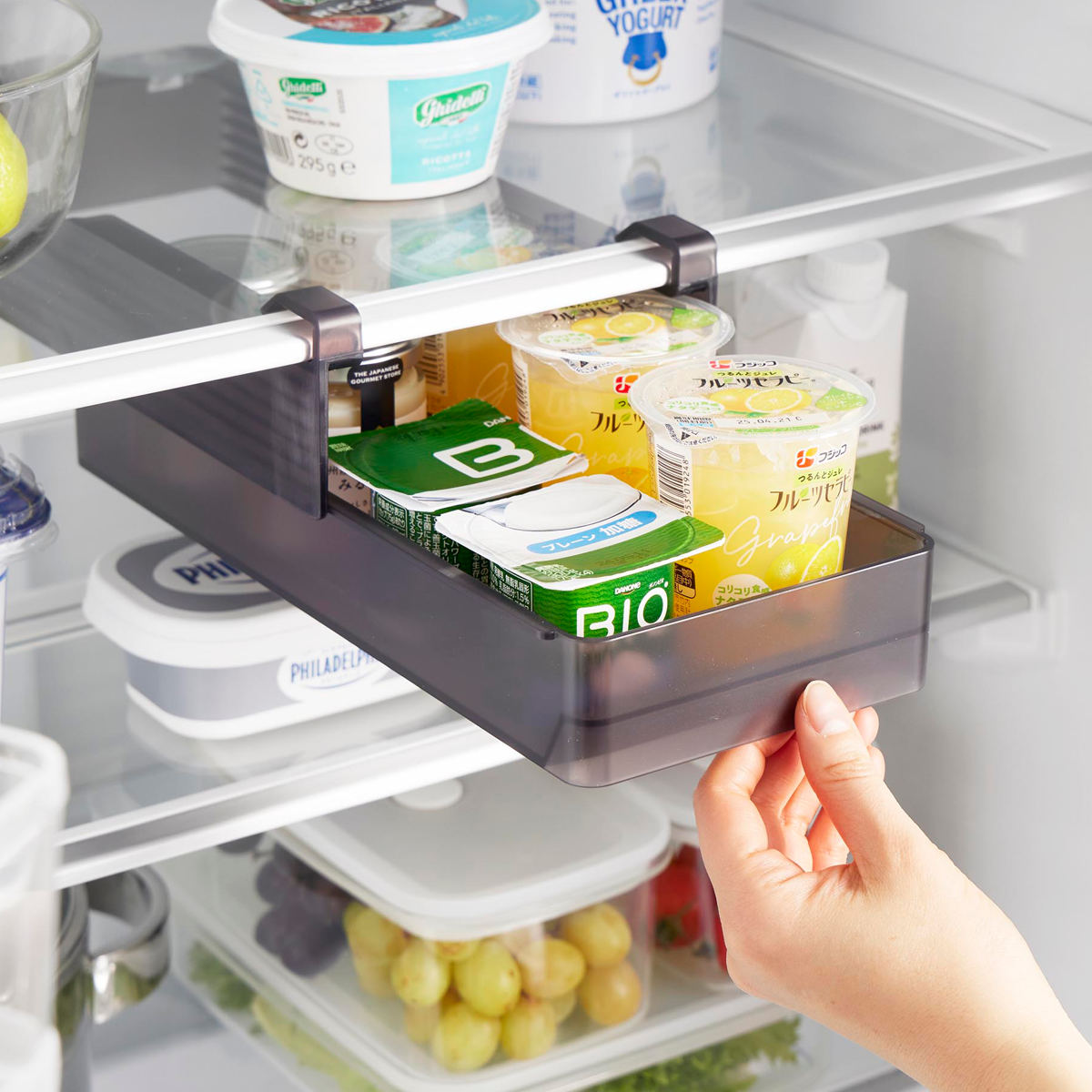 山崎実業 tower 冷蔵庫中棚下高さ調節卵ラック タワー S ( 4903208101080 タワーシリーズ 卵ラック 冷蔵庫中 棚下収納ラック 高さ調節可能 冷蔵庫 棚下 高さ調節できる 吊り下げ 収納 卵収納 たまご 卵 玉子 ) 【ブラック】 ブラック