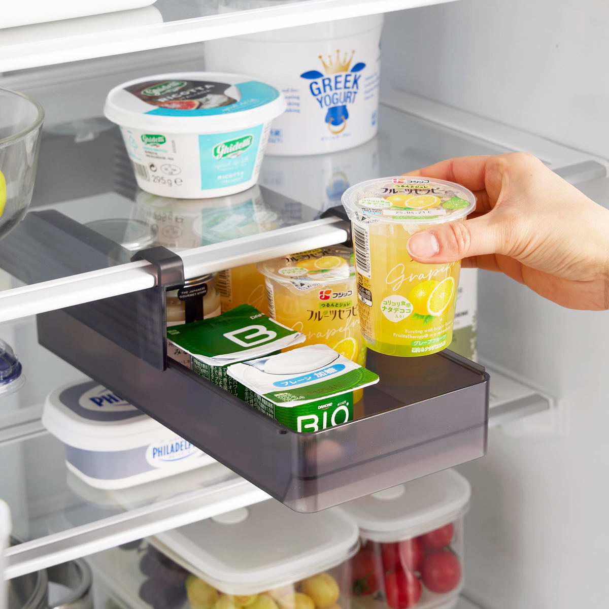 山崎実業 tower 冷蔵庫中棚下高さ調節卵ラック タワー S ( 4903208101080 タワーシリーズ 卵ラック 冷蔵庫中 棚下収納ラック 高さ調節可能 冷蔵庫 棚下 高さ調節できる 吊り下げ 収納 卵収納 たまご 卵 玉子 ) 【ブラック】 ブラック