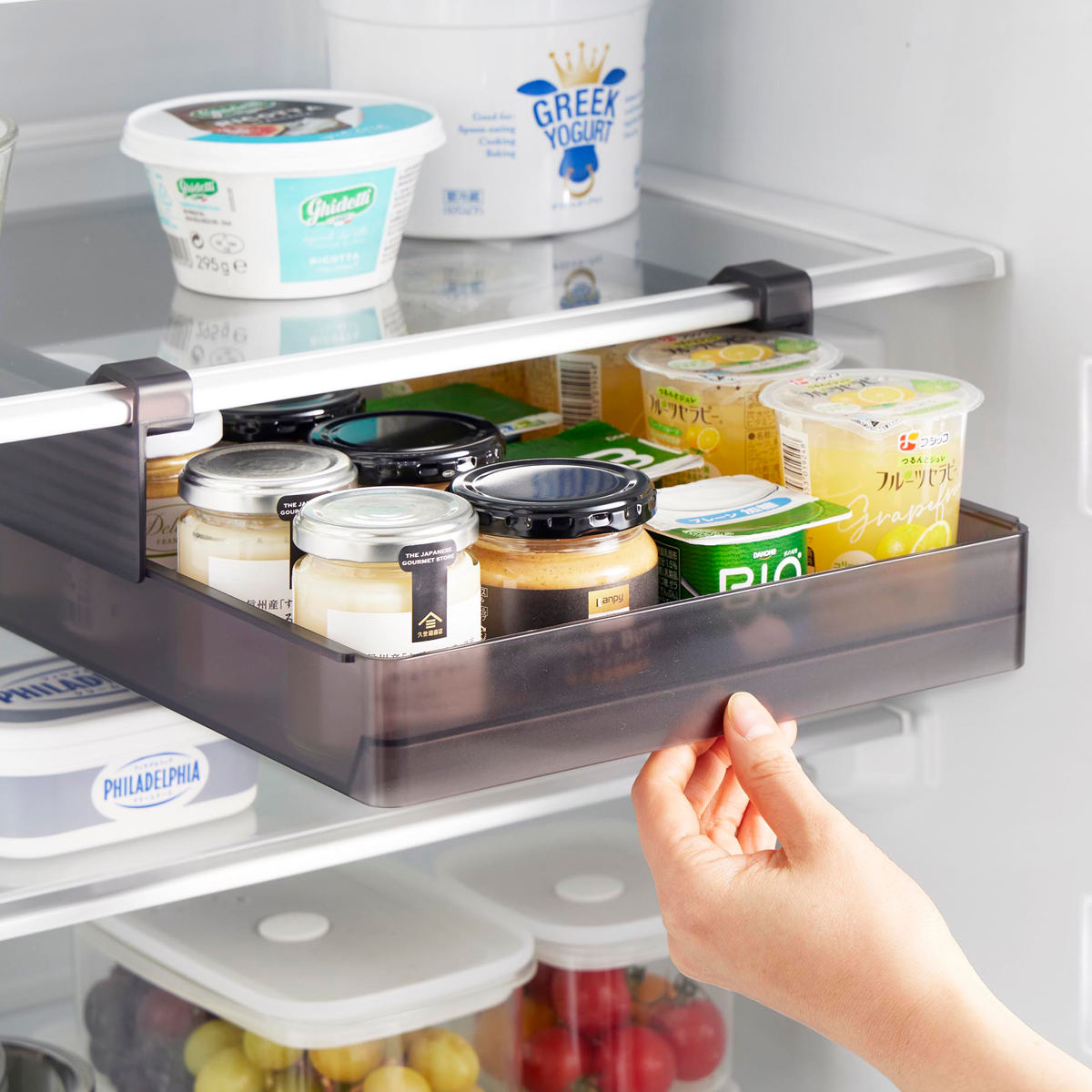 山崎実業 tower 冷蔵庫中棚下高さ調節ラック タワー L ( 4903208101103 タワーシリーズ 冷蔵庫中 棚下収納ラック 高さ調節可能 冷蔵庫 棚下 高さ調節できる 収納ラック 冷蔵庫整理 引き出し式 吊り下げ 収納 ) 【ブラック】 ブラック