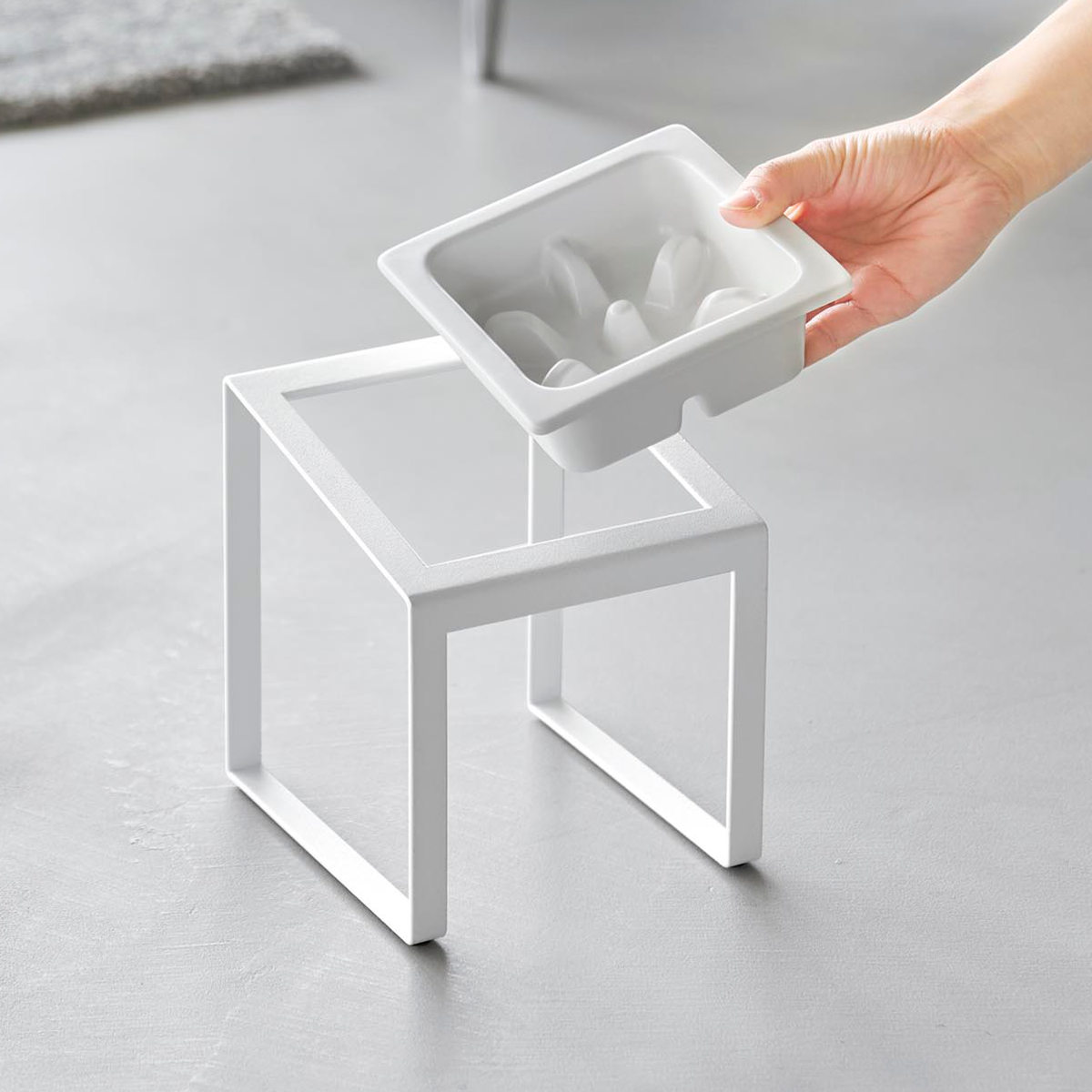 山崎実業 tower 早食い防止ペットフードボウルスタンド タワー 斜めハイタイプ ( 4903208102391 タワーシリーズ ペットフードボウル ペット フードボウル スタンド 斜め ハイタイプ えさ台 早食い防止 ) 【ブラック】 ブラック