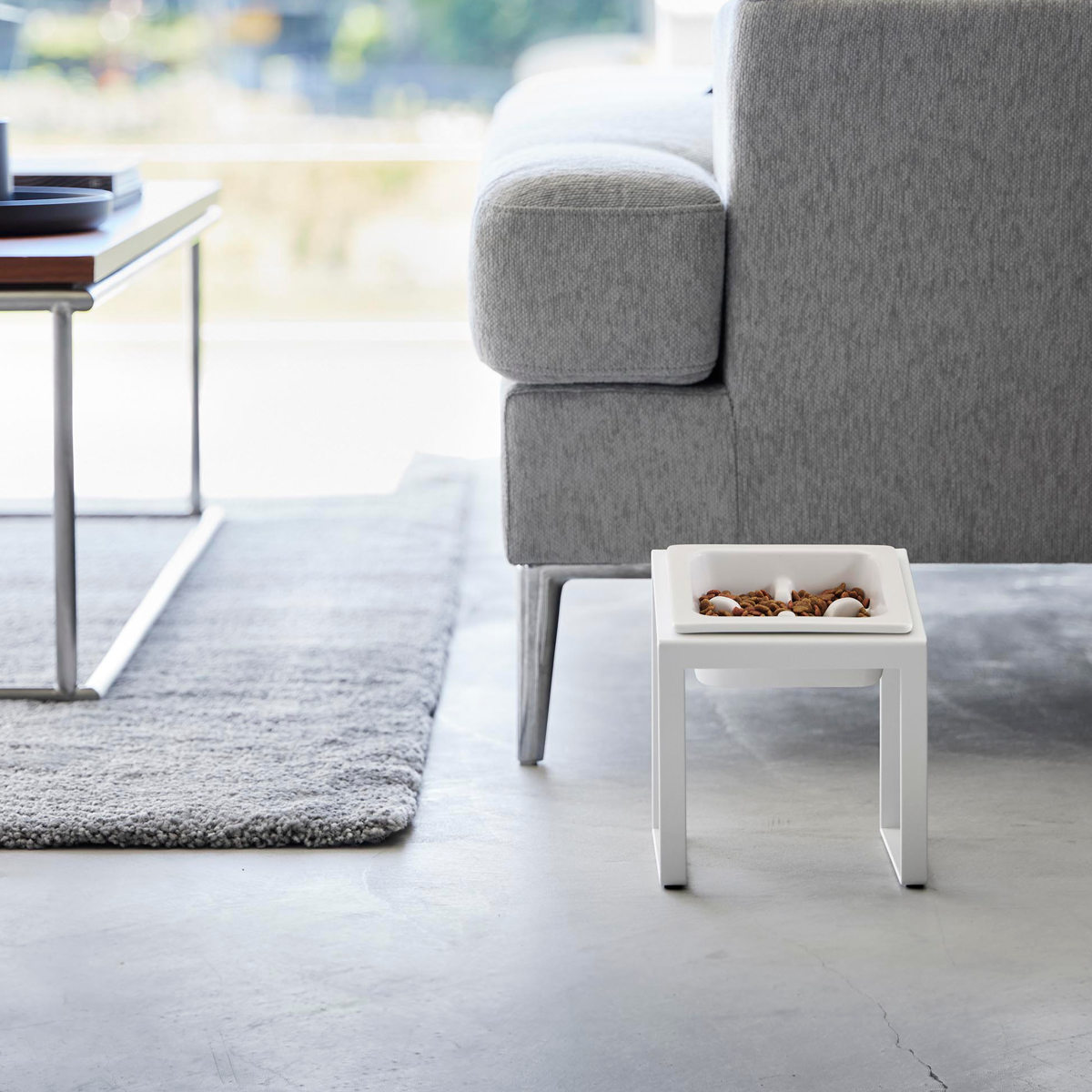 山崎実業 tower 早食い防止ペットフードボウルスタンド タワー 斜めハイタイプ ( 4903208102391 タワーシリーズ ペットフードボウル ペット フードボウル スタンド 斜め ハイタイプ えさ台 早食い防止 ) 【ブラック】 ブラック