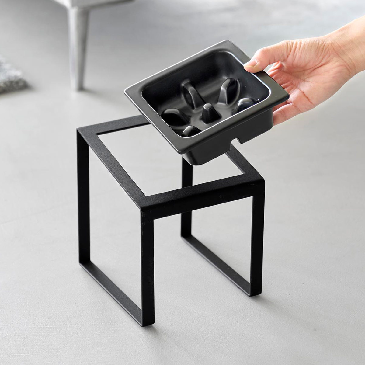 山崎実業 tower 早食い防止ペットフードボウルスタンド タワー 斜めハイタイプ ( 4903208102391 タワーシリーズ ペットフードボウル ペット フードボウル スタンド 斜め ハイタイプ えさ台 早食い防止 ) 【ブラック】 ブラック