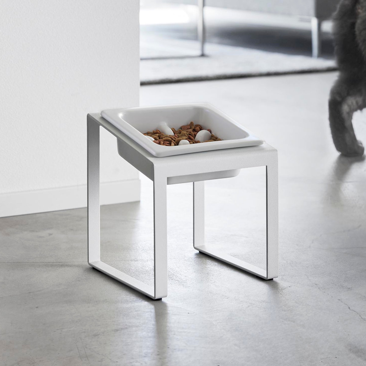 山崎実業 tower 早食い防止ペットフードボウルスタンド タワー 斜めハイタイプ ( 4903208102391 タワーシリーズ ペットフードボウル ペット フードボウル スタンド 斜め ハイタイプ えさ台 早食い防止 ) 【ブラック】 ブラック