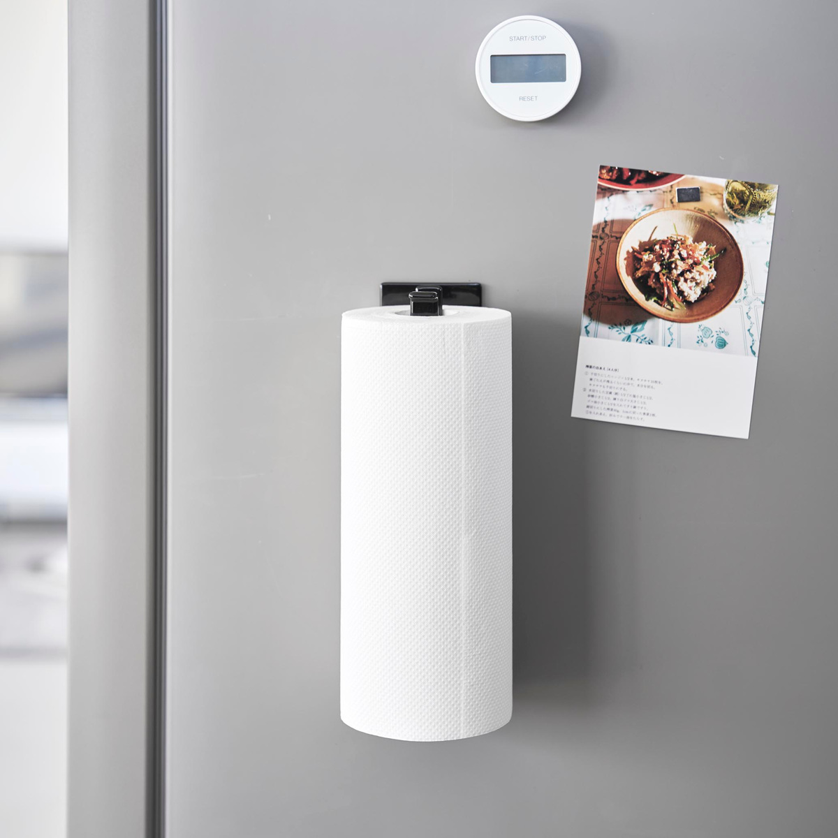 山崎実業 tower 片手でカットマグネットキッチンペーパーホルダー タワー 縦タイプ ( 4903208102681 タワーシリーズ キッチンペーパーホルダー 壁面収納 マグネット 片手でカット 磁石 縦型 横型 冷蔵庫横 ) 【ブラック】 ブラック