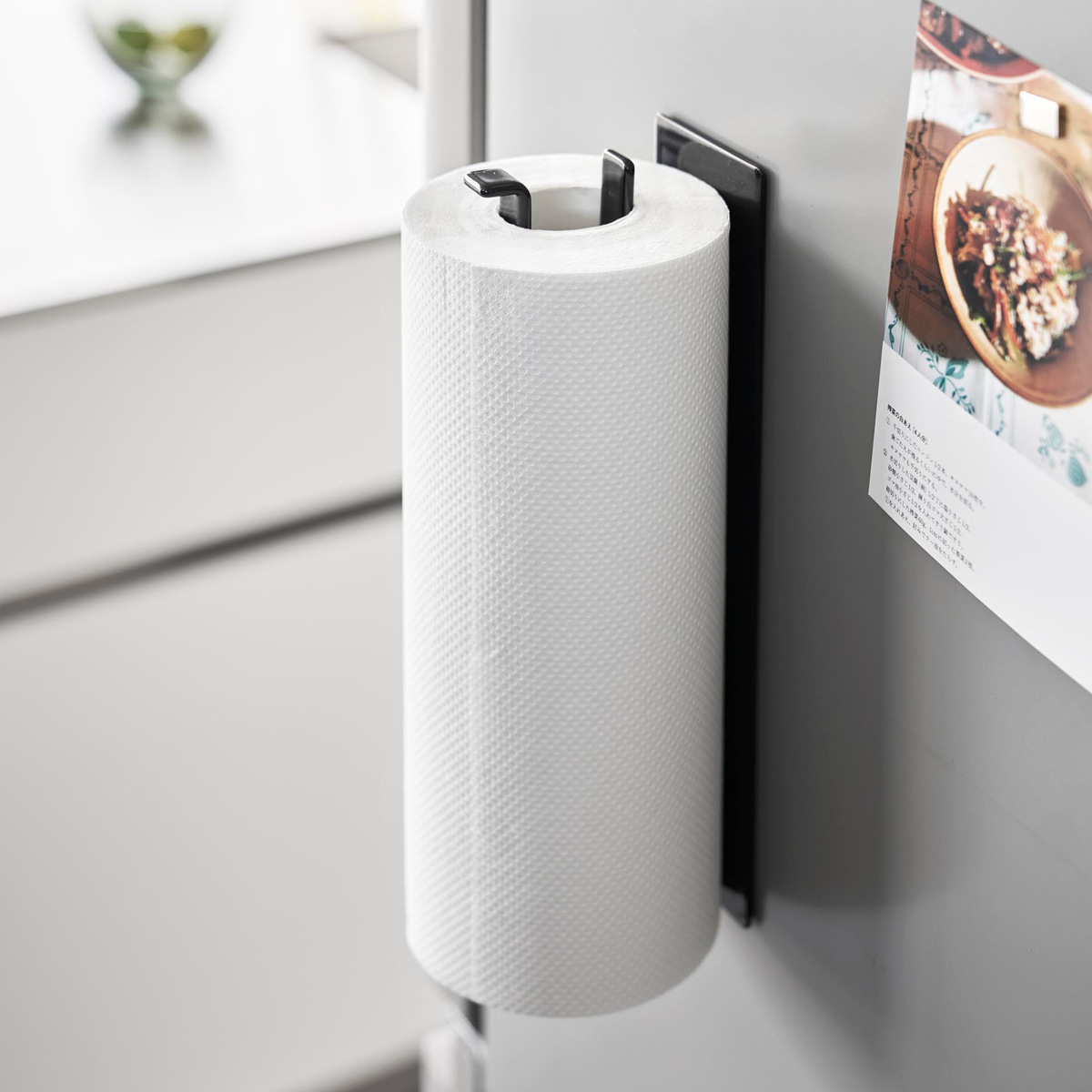 山崎実業 tower 片手でカットマグネットキッチンペーパーホルダー タワー 縦タイプ ( 4903208102681 タワーシリーズ キッチンペーパーホルダー 壁面収納 マグネット 片手でカット 磁石 縦型 横型 冷蔵庫横 ) 【ブラック】 ブラック